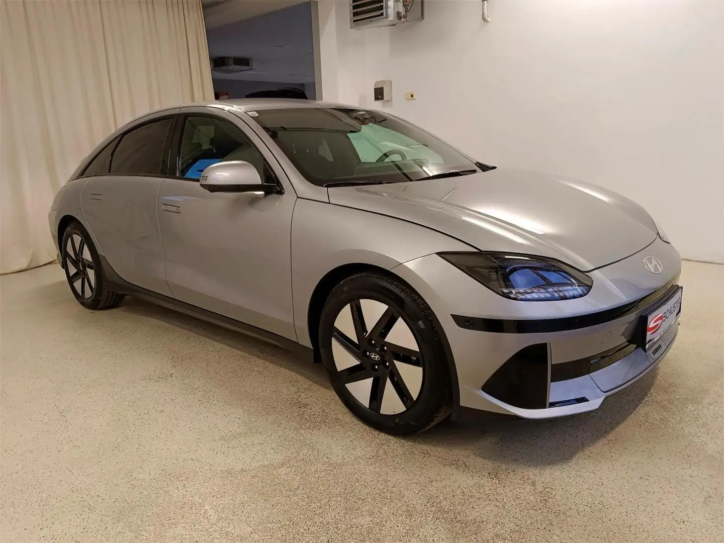Hyundai IONIQ 6 Ioniq 6 Elektro 77,4kWh Plus Line Long Range Silber - 1
