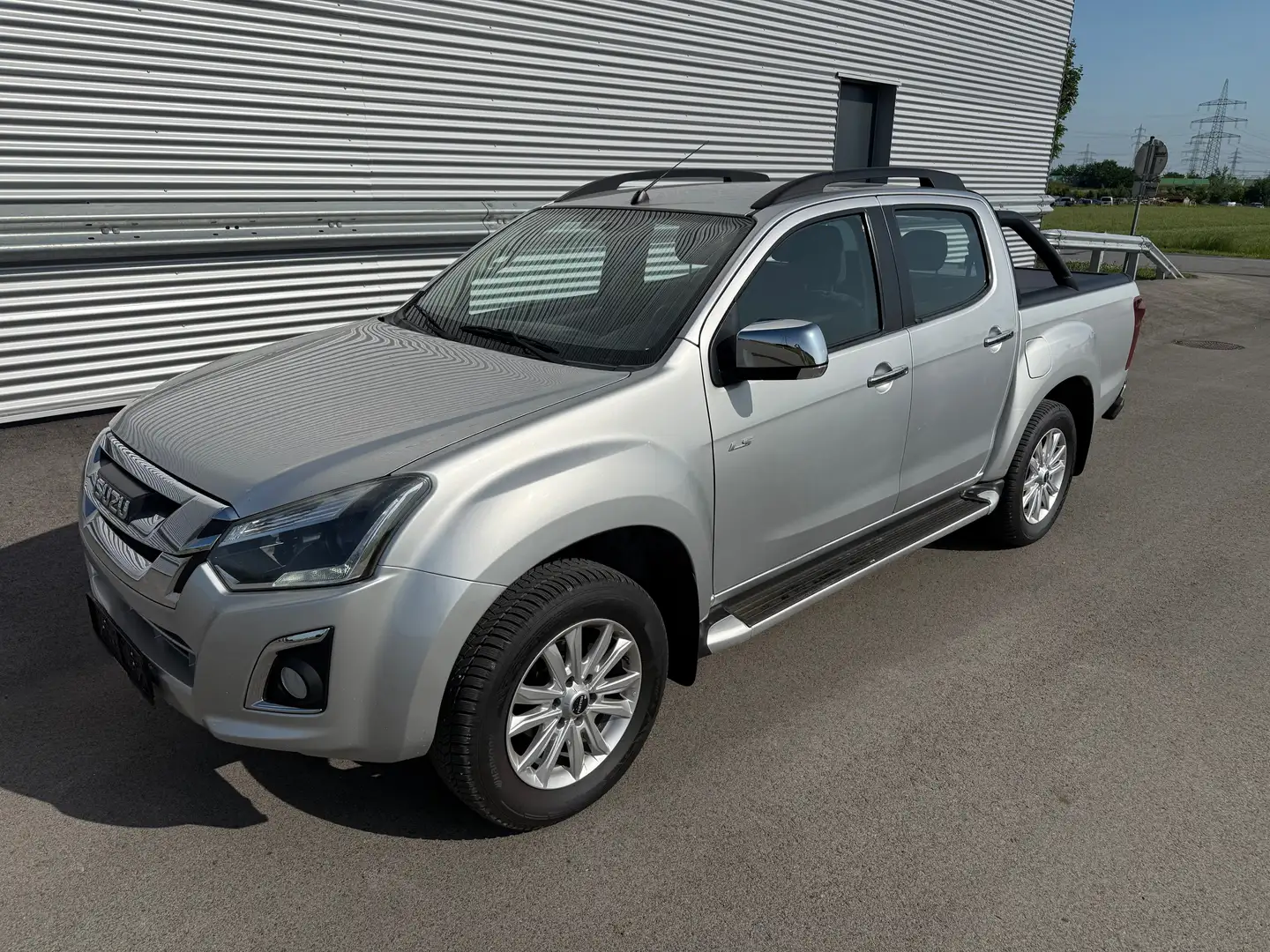 Isuzu D-Max Double Cab Basic 4WD Aut. ID:94 Silber - 1