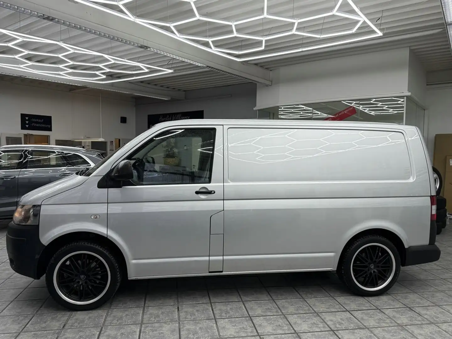 Volkswagen T5 Transporter 2.0 TDI Camper-Umbau, Navi, AHK Silber - 2