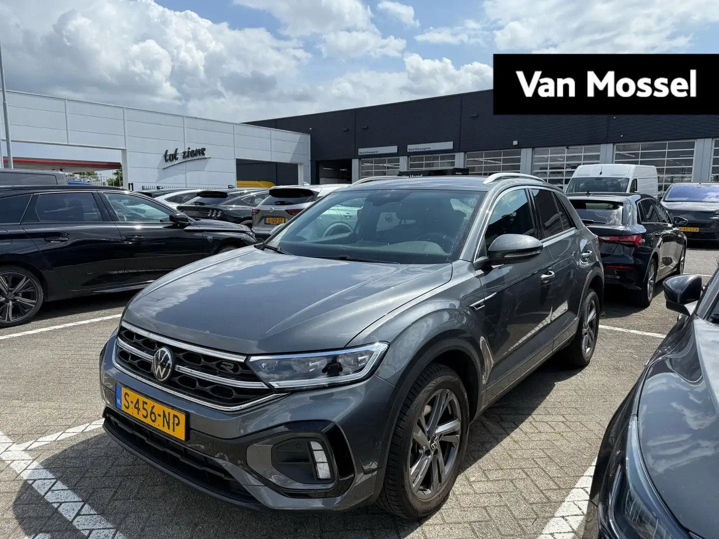 Volkswagen T-Roc 1.5 TSI R-Line | NAVIGATIE | CAMERA | KLIMAATREGEL Grijs - 1