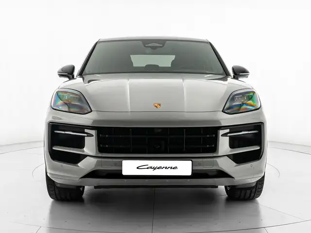 Porsche Cayenne view 4