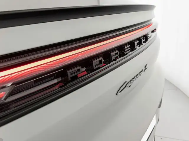 Porsche Cayenne view 8