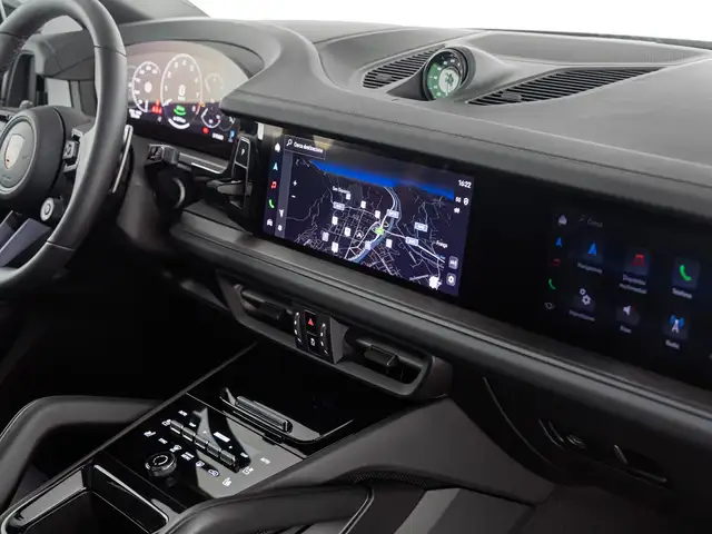 Porsche Cayenne view 13