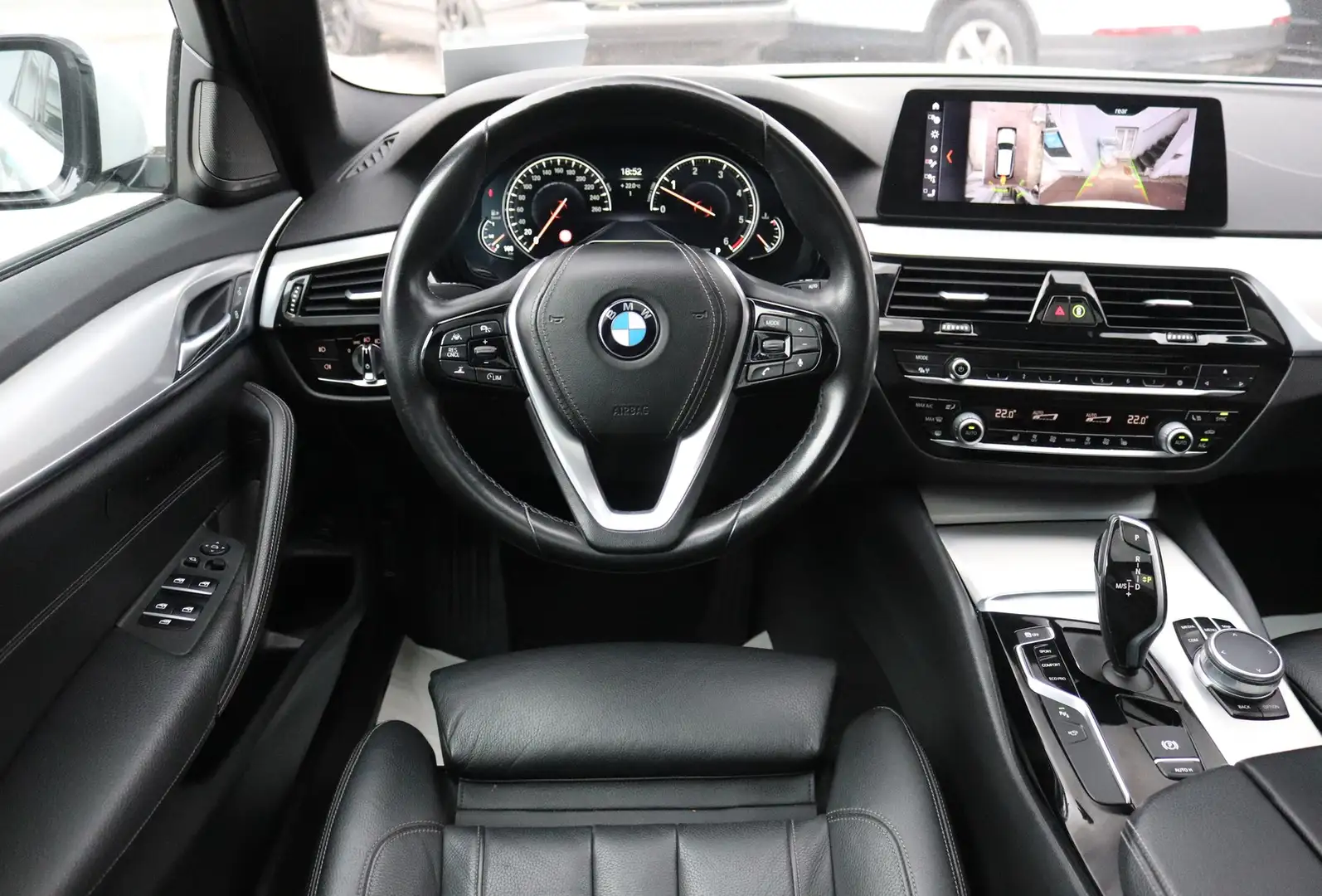 BMW 530 d xDrive DisplKey*StandHz*Pano*360°*ACC*AHK Blanc - 2