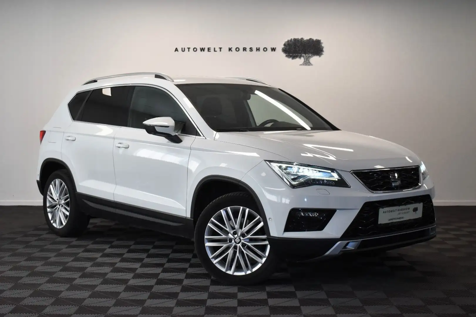 SEAT Ateca Xcellence 4WD*LED *KEYLESS *BEATS *ST-HEIZ Weiß - 1