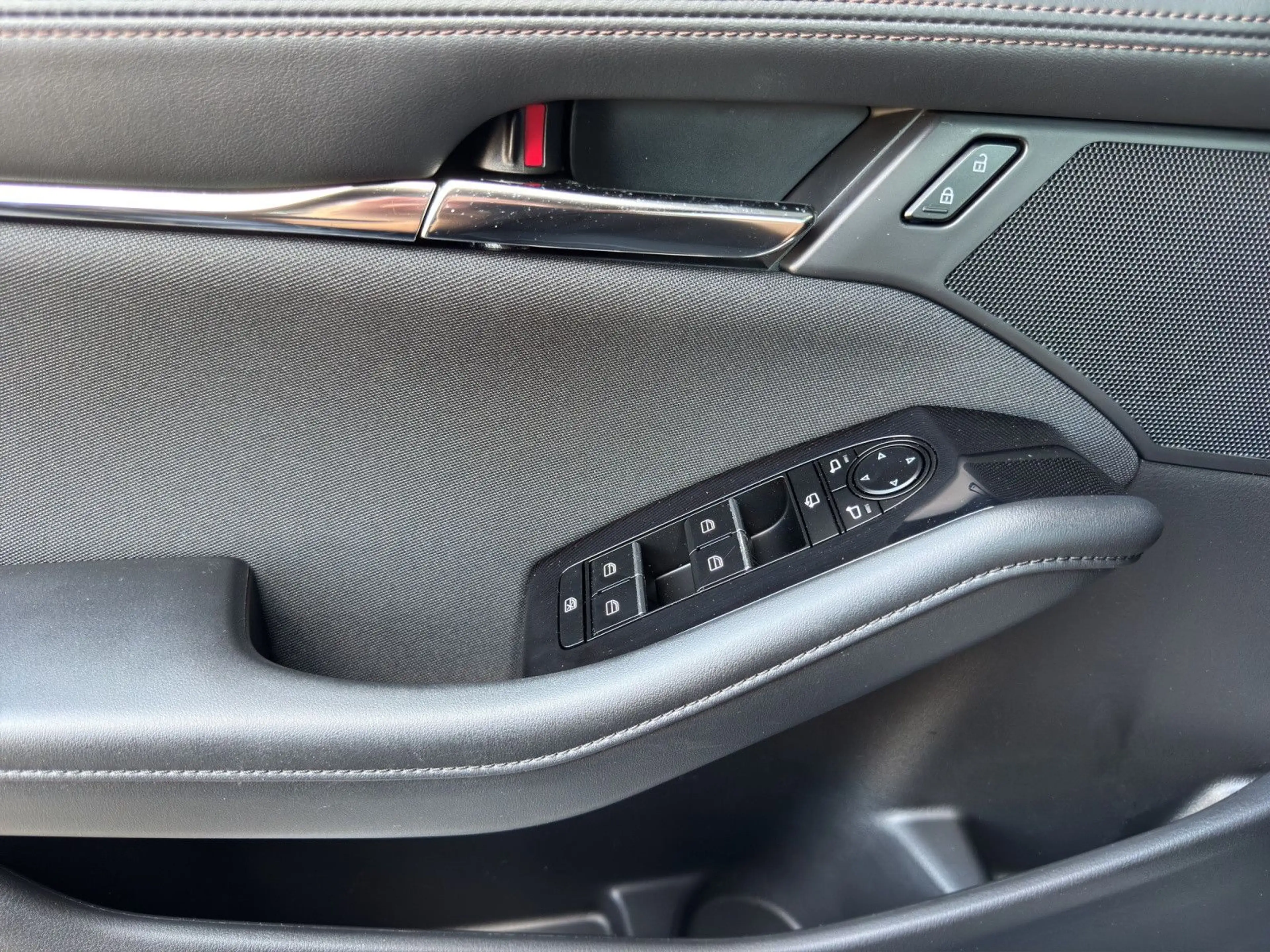 Mazda 3 Lim. 5-trg. Selection*Navi*ACC*LED* — photo 10