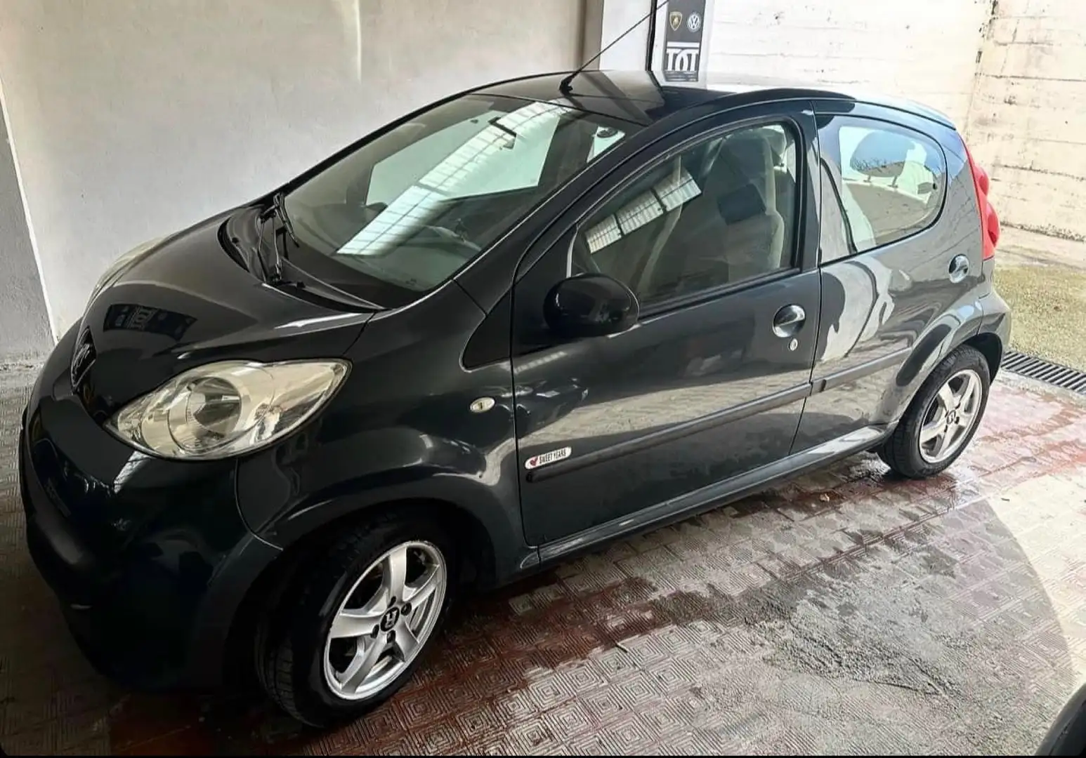 Peugeot 107 1.0 12v Allure (sweet years) 5p FL Gris - 1