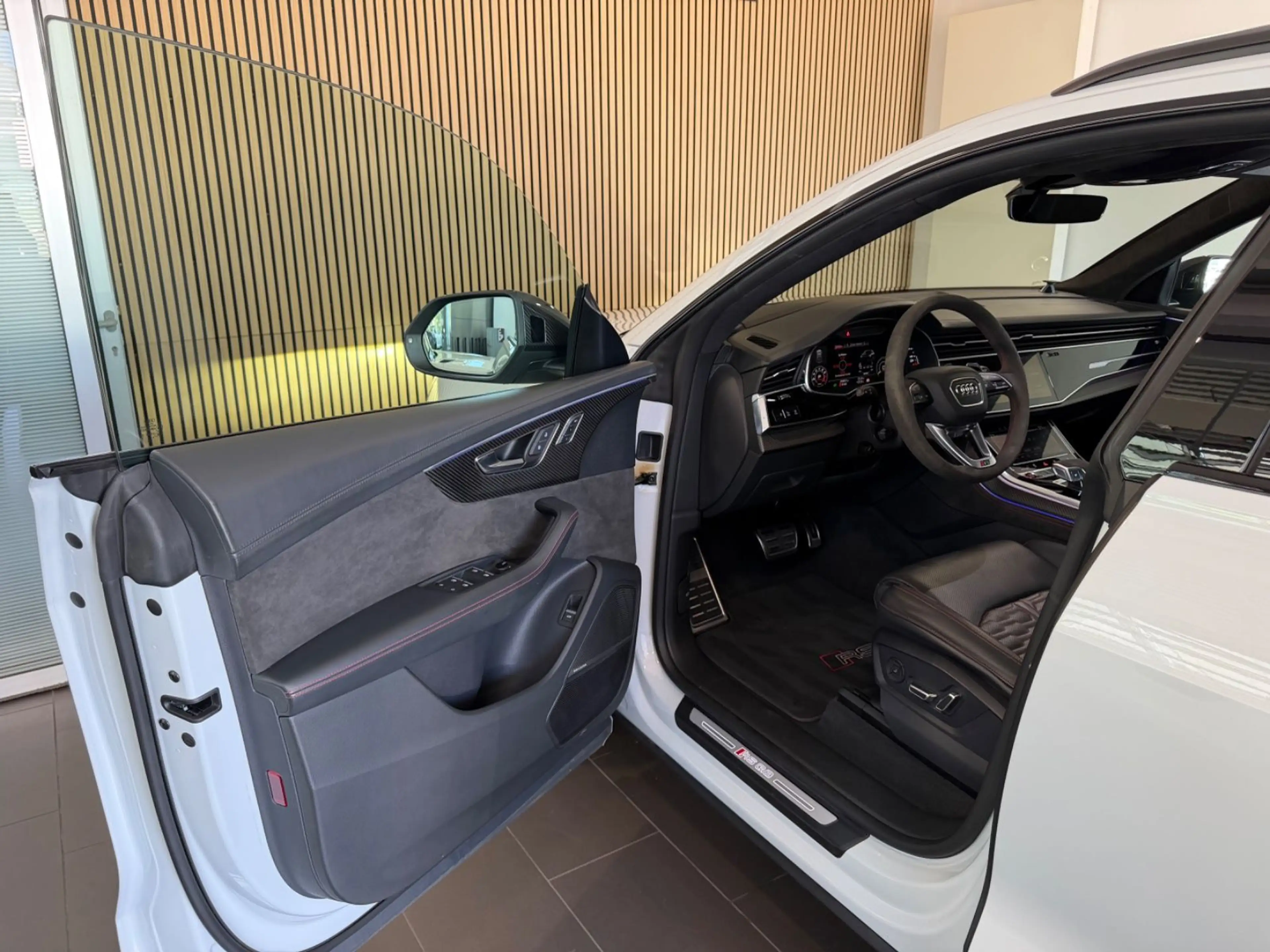 Audi RS Q8 *PANO/AHK/ACC/CARBON/STD.-HZG/B&O/360°/VOLL — photo 9