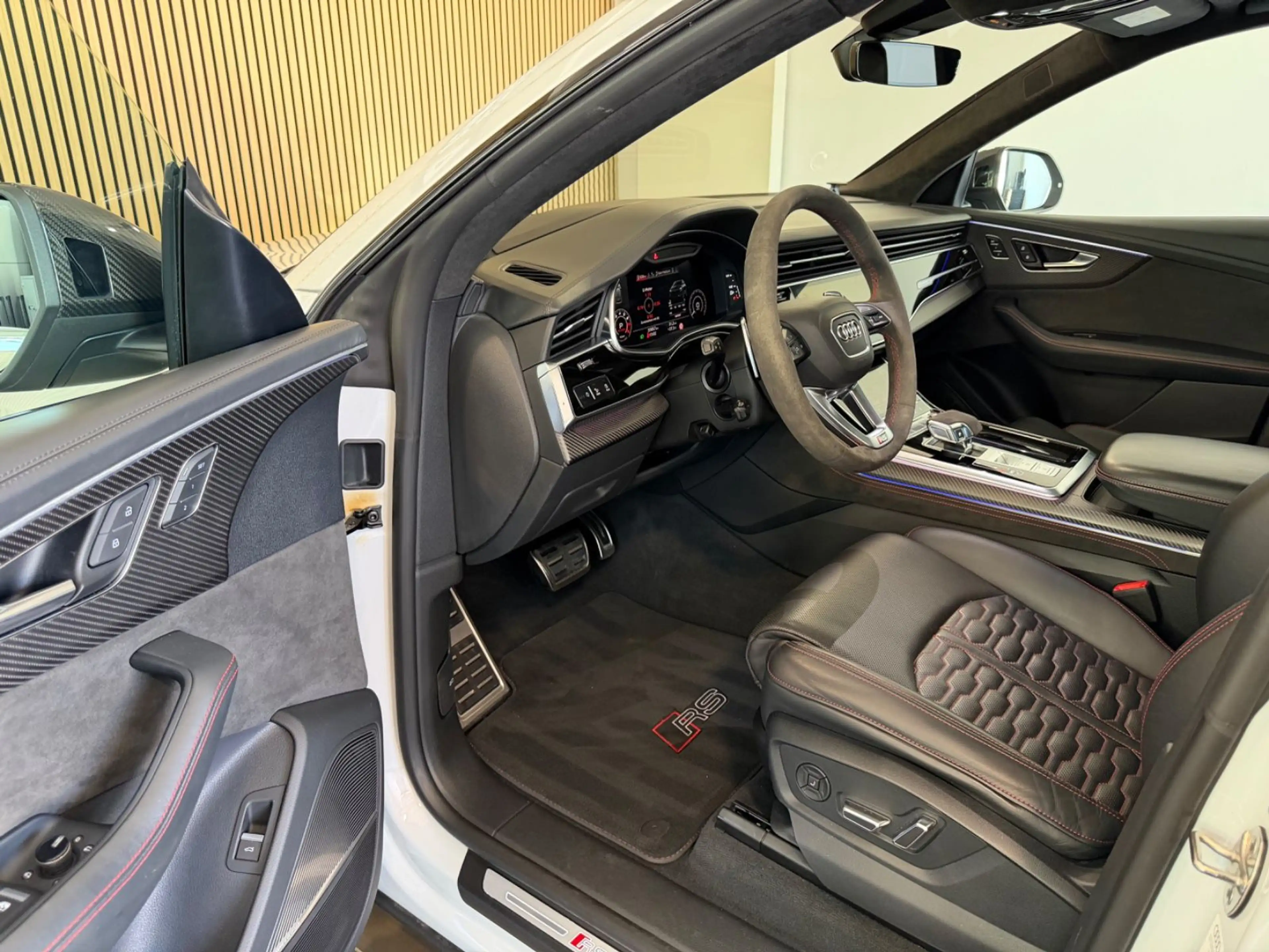 Audi RS Q8 *PANO/AHK/ACC/CARBON/STD.-HZG/B&O/360°/VOLL — photo 10