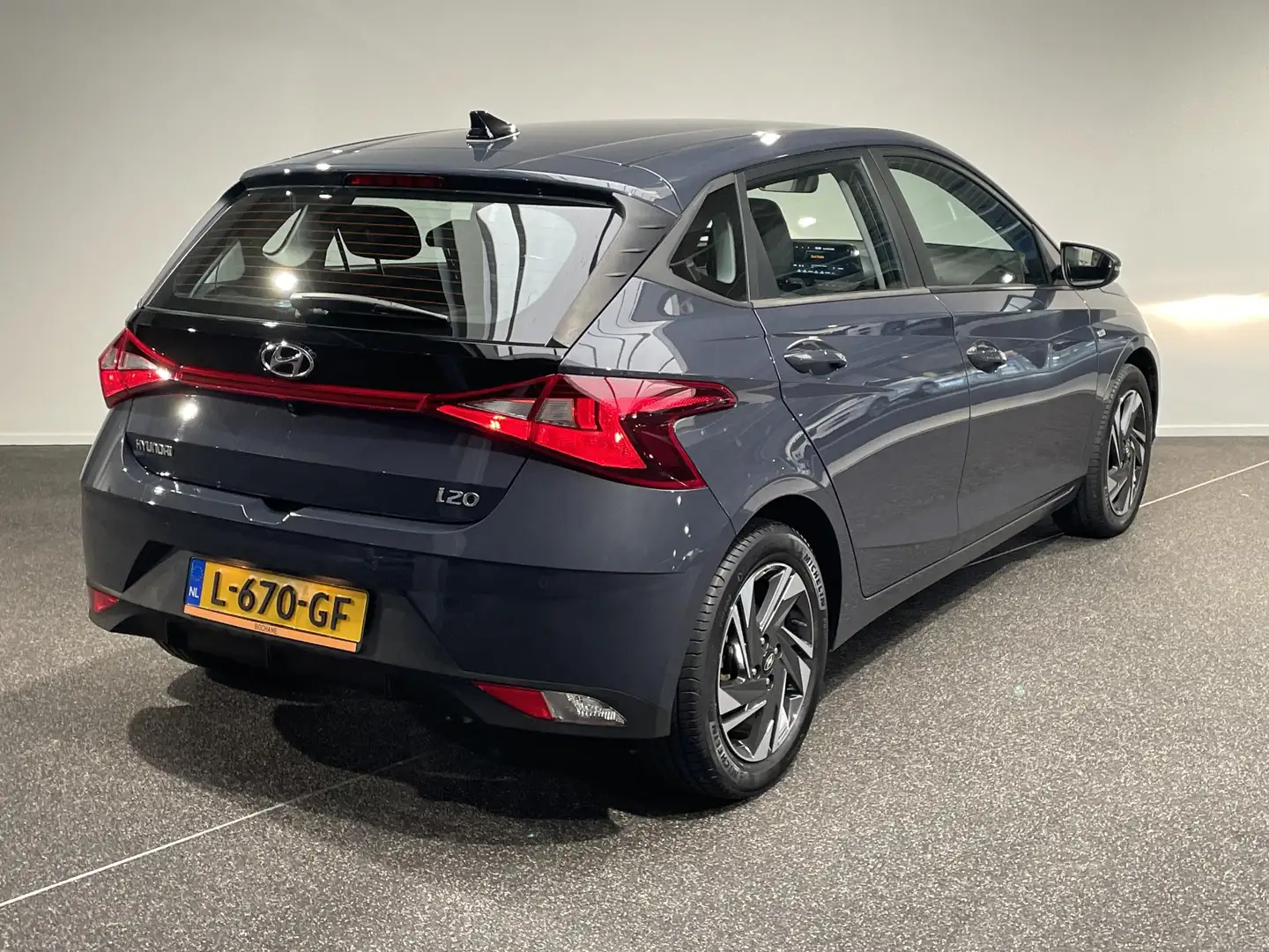 Hyundai i20 1.0 T-GDI Comfort Smart | Navigatie | Camera | App Grijs - 2
