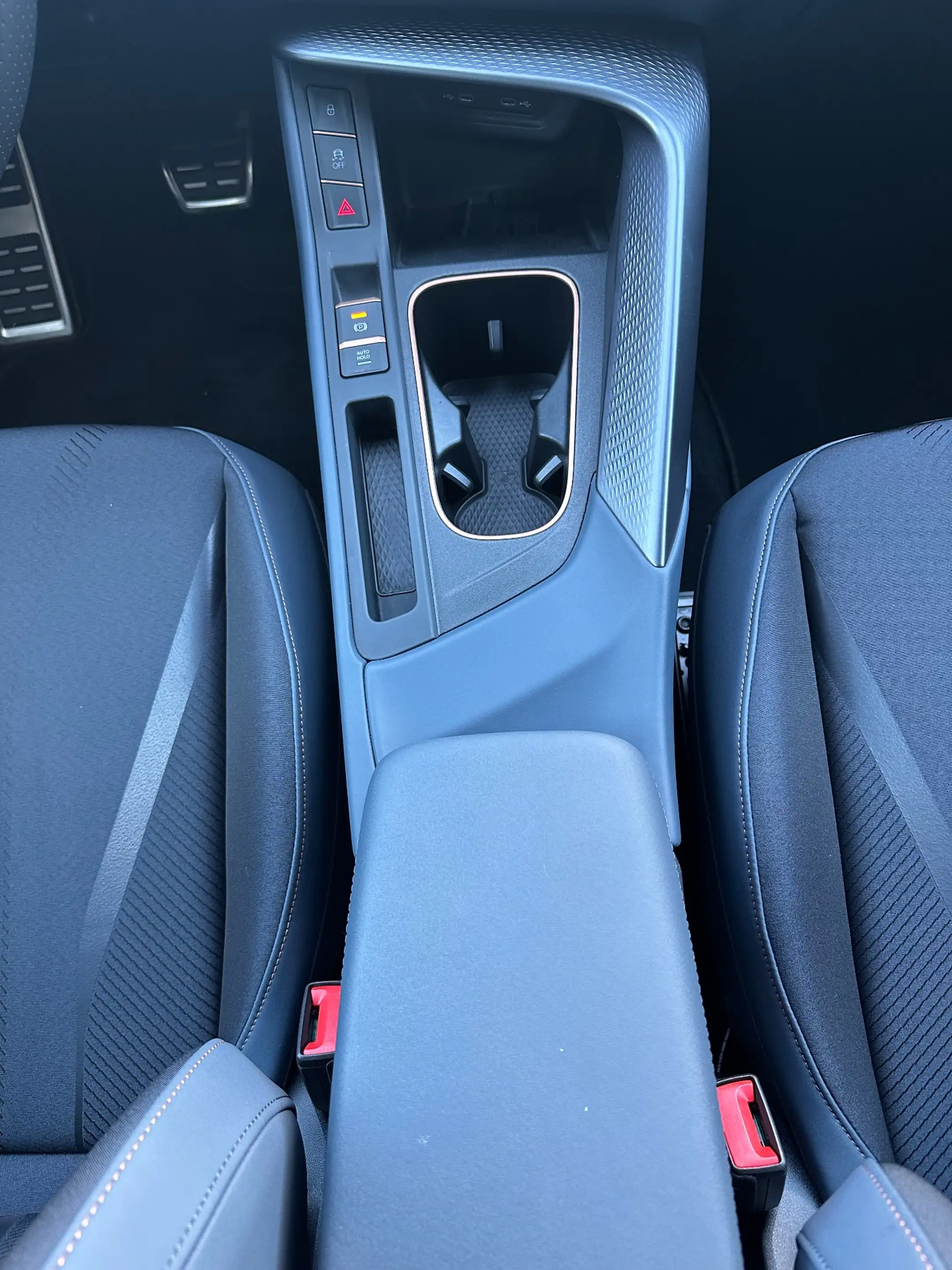 CUPRA Terramar 1.5 eTSI DSG NAV+LED+AHK+HUD+KAM+SHZ+18ZOLL+1HD — photo 15