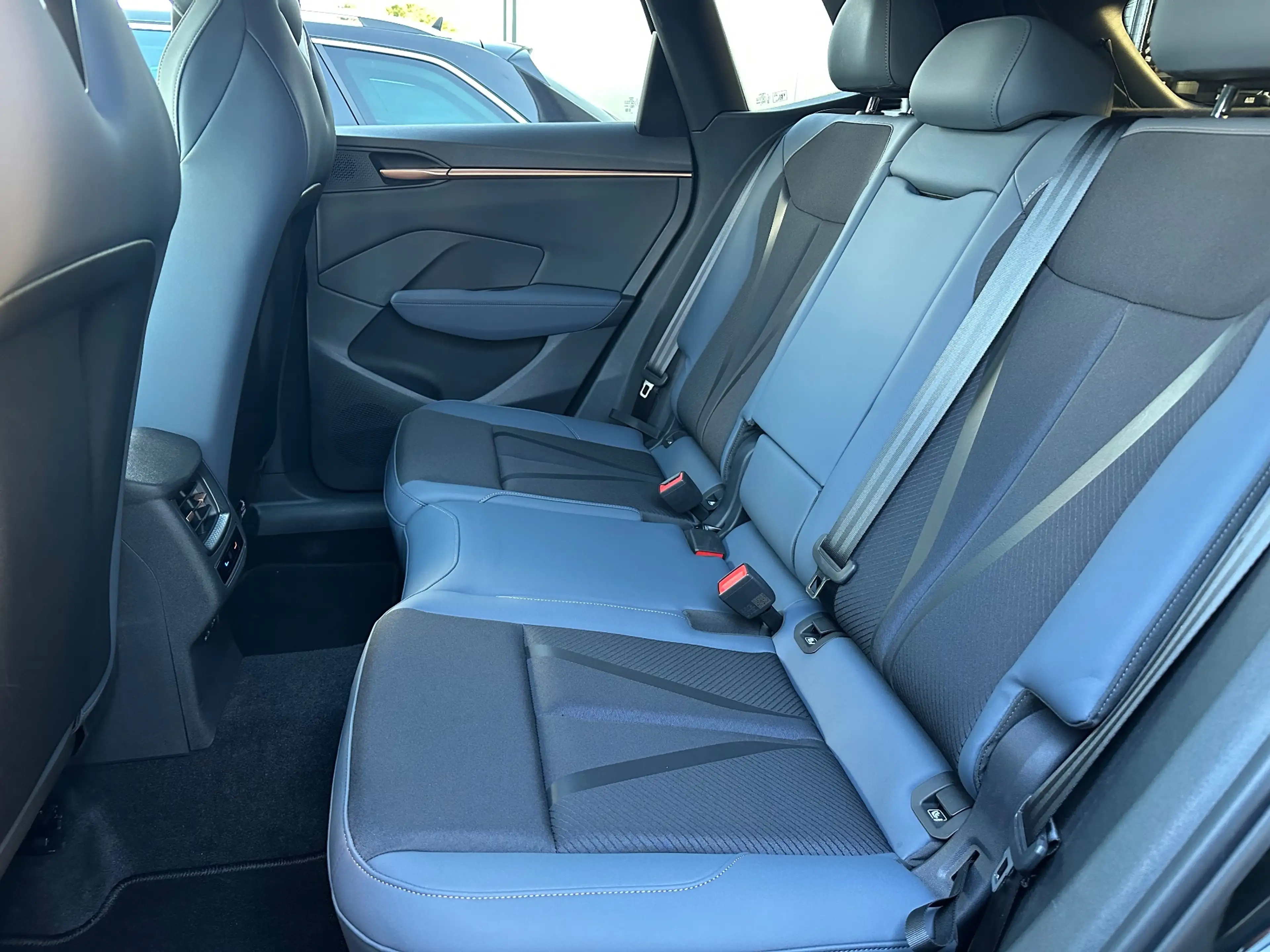 CUPRA Terramar 1.5 eTSI DSG NAV+LED+AHK+HUD+KAM+SHZ+18ZOLL+1HD — photo 12