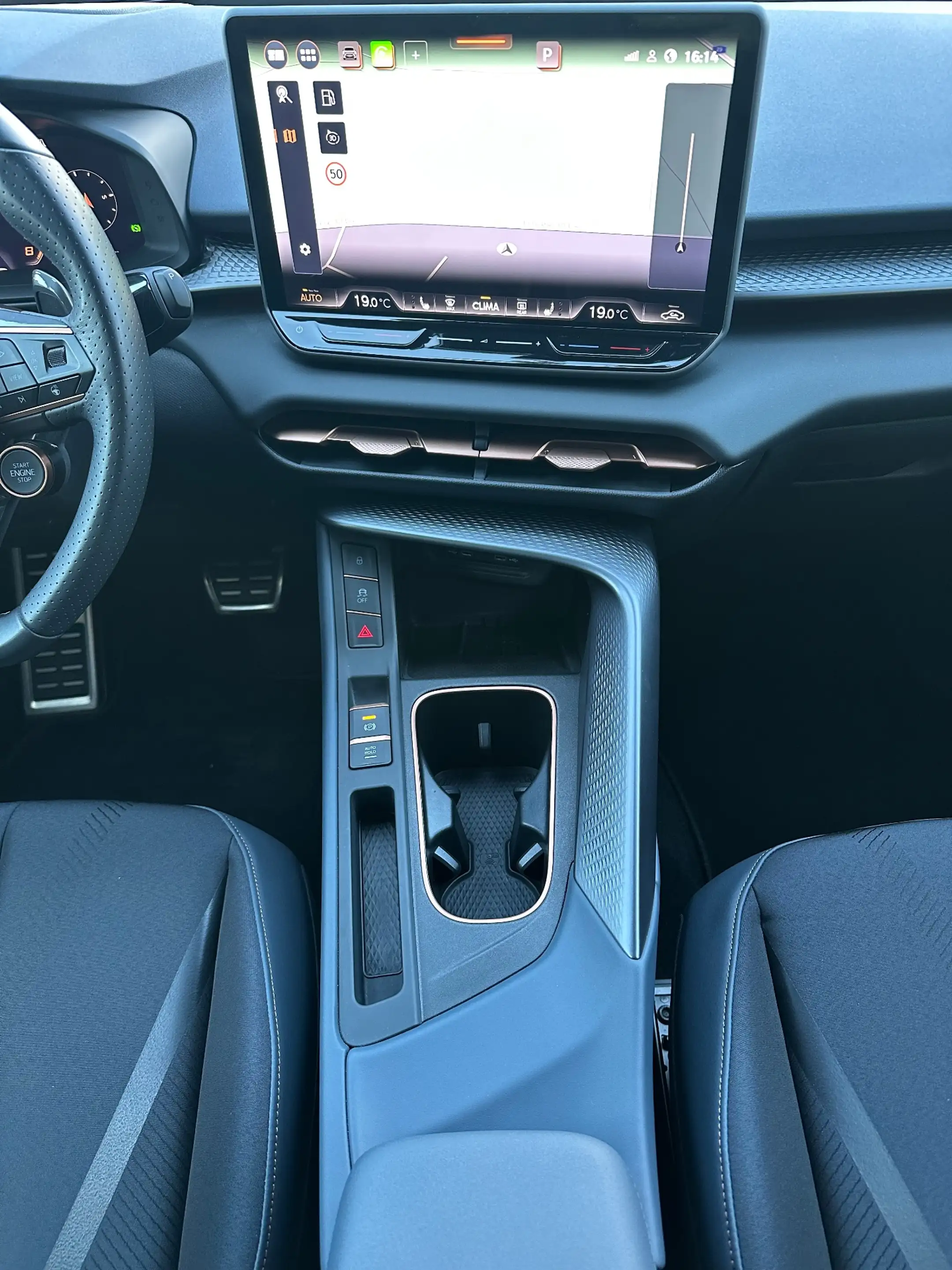 CUPRA Terramar 1.5 eTSI DSG NAV+LED+AHK+HUD+KAM+SHZ+18ZOLL+1HD — photo 14