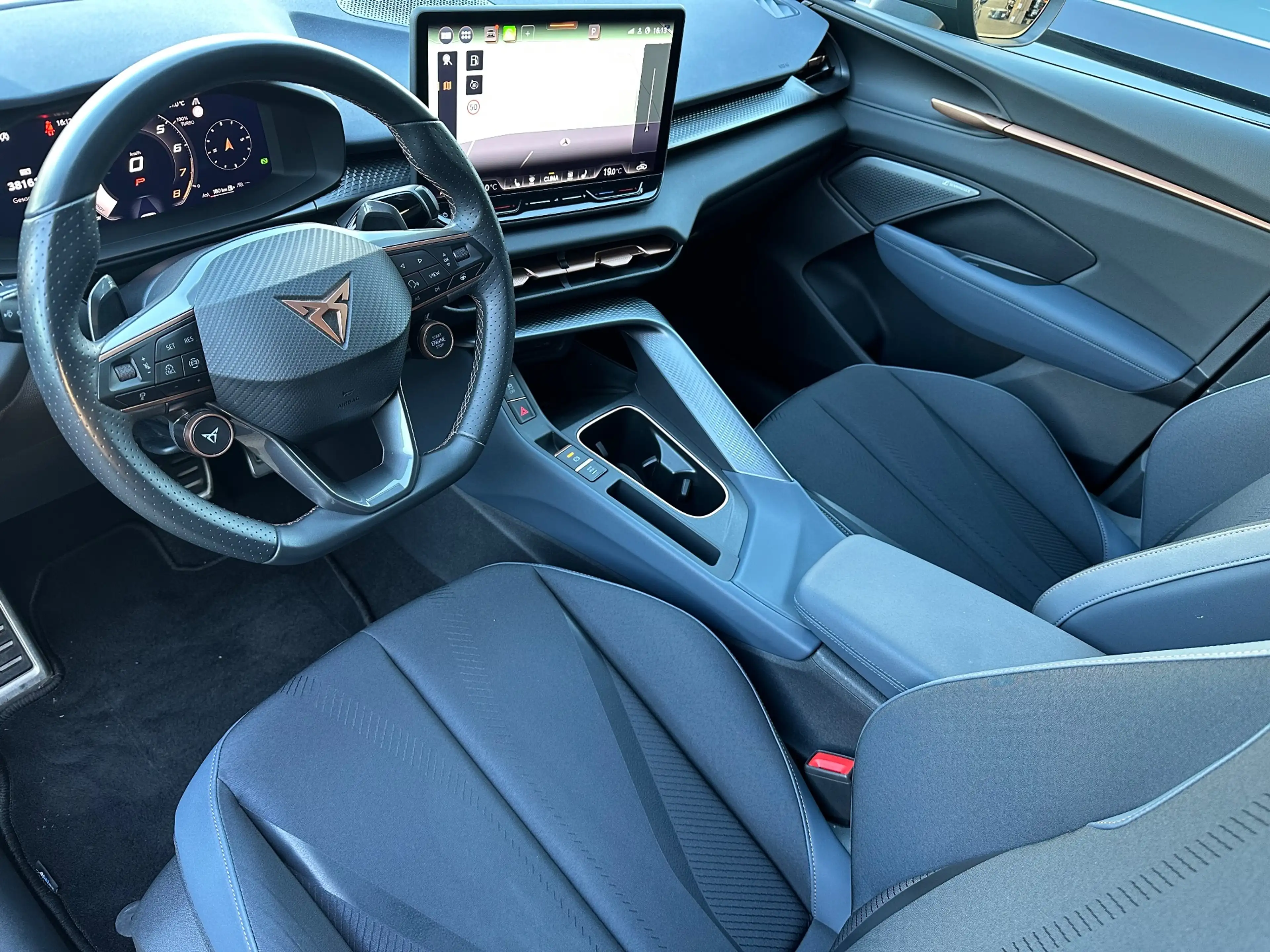 CUPRA Terramar 1.5 eTSI DSG NAV+LED+AHK+HUD+KAM+SHZ+18ZOLL+1HD — photo 10