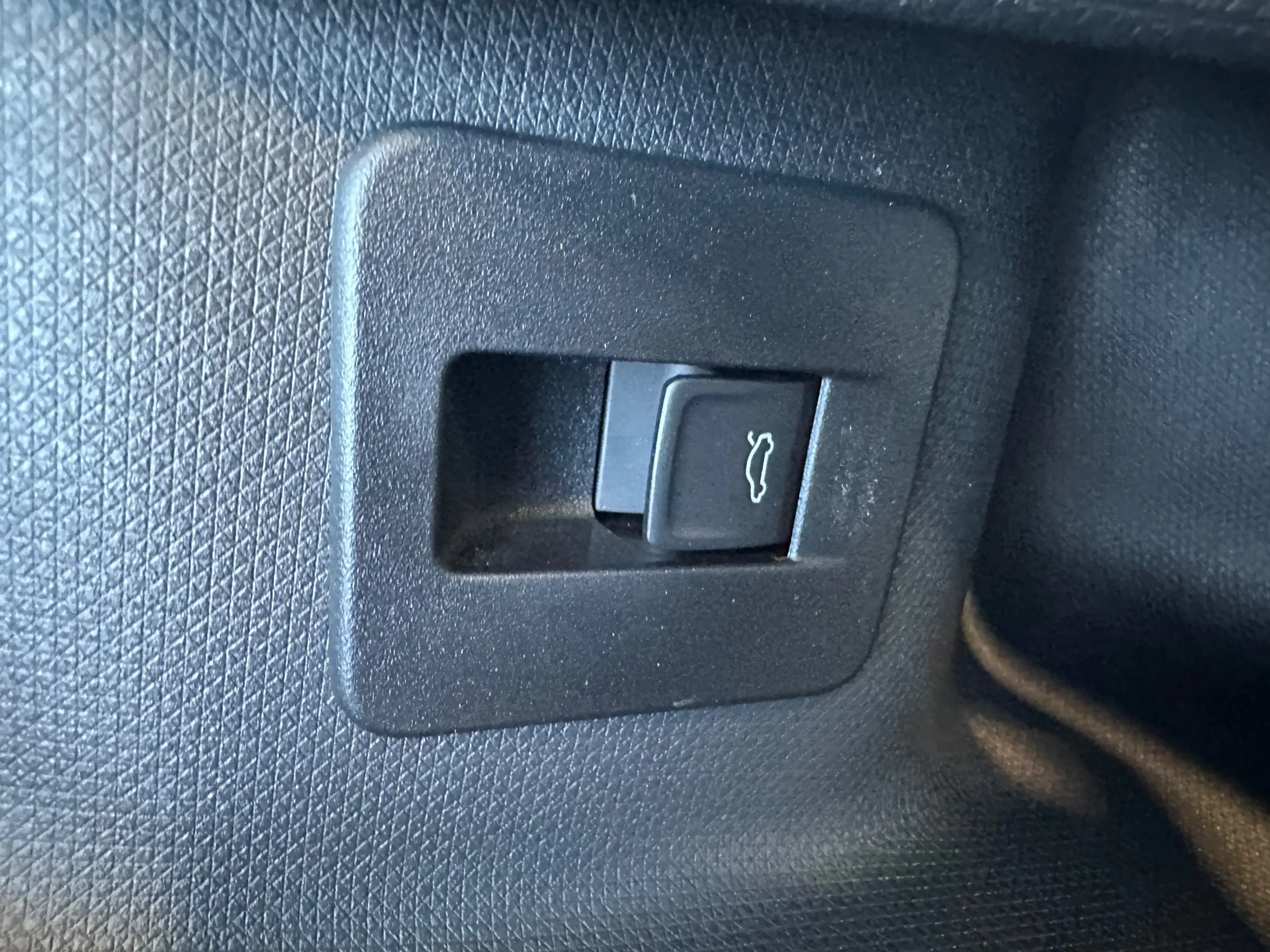 CUPRA Terramar 1.5 eTSI DSG NAV+LED+AHK+HUD+KAM+SHZ+18ZOLL+1HD — photo 21