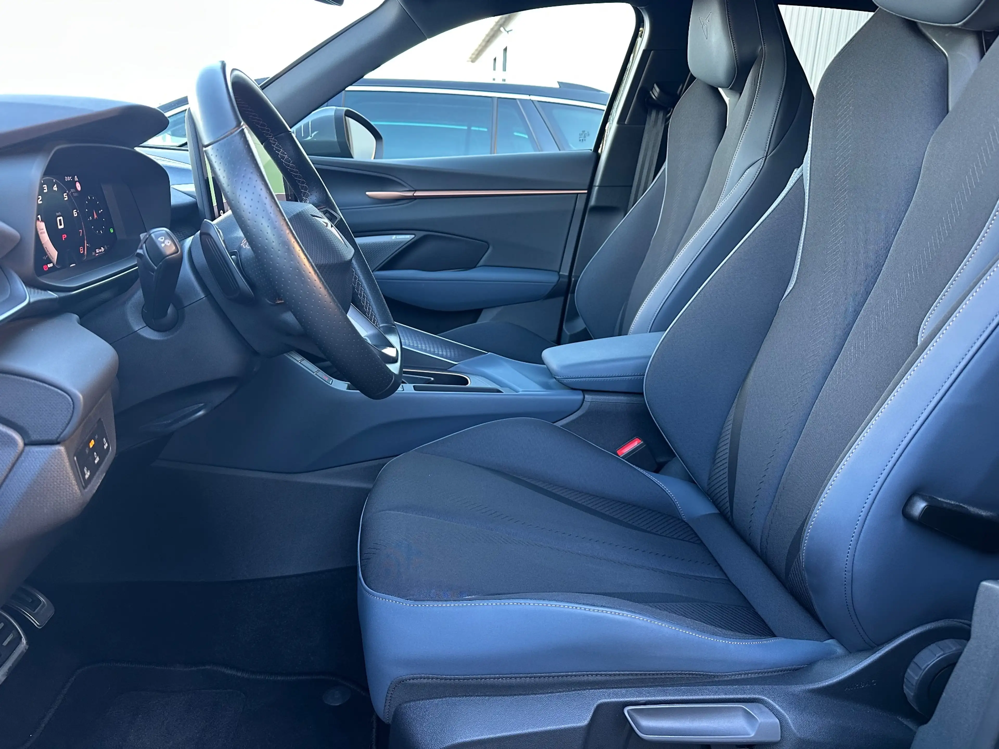 CUPRA Terramar 1.5 eTSI DSG NAV+LED+AHK+HUD+KAM+SHZ+18ZOLL+1HD — photo 11