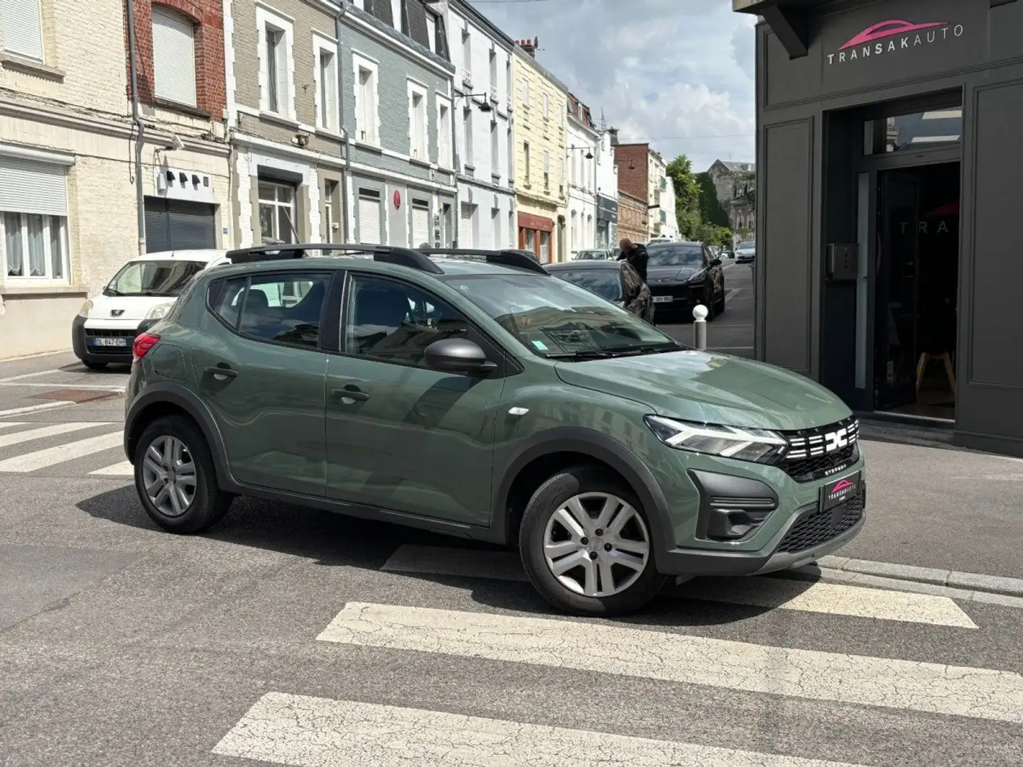 Dacia Sandero 100 Stepway Essential / ENTRETIEN / FAIBLE KILOMETRAGE Vert - 1