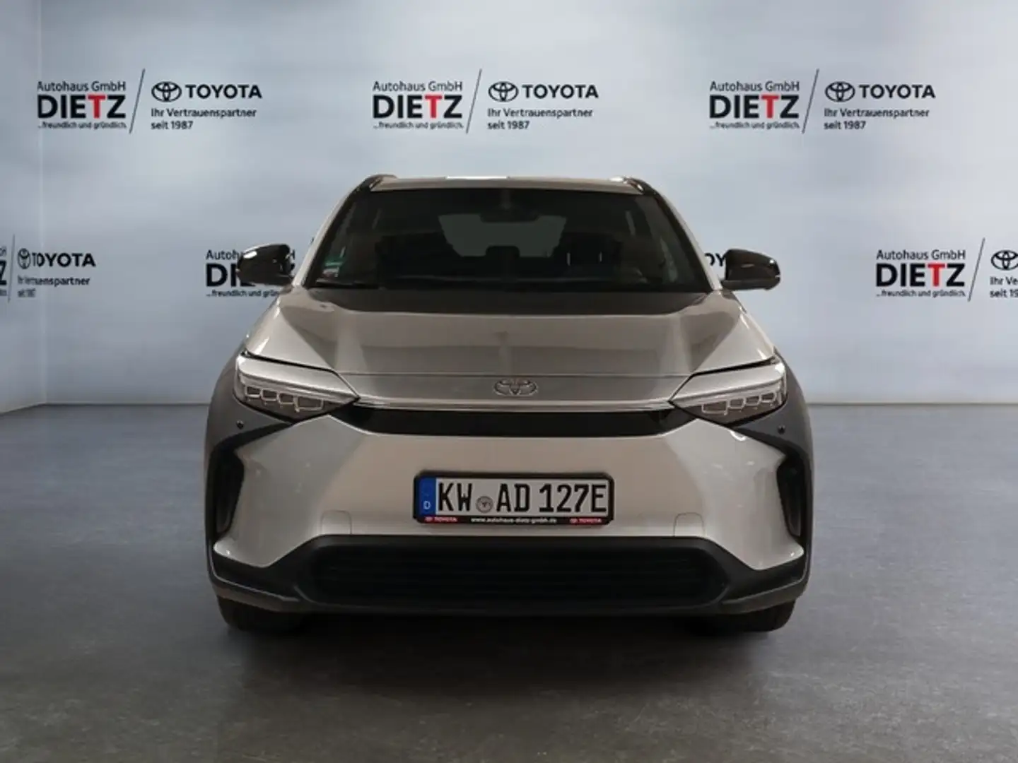 Toyota bZ4X FWD Teamplayer*MATRIX*360*ACC*NAVI*TOTW Silber - 2