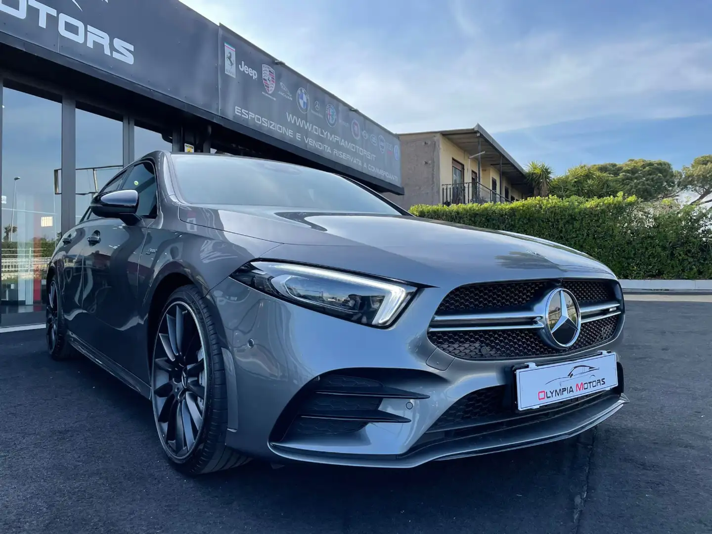 Mercedes-Benz A 35 AMG AMG PREMIUM NAVI WIDESCREEN 19 KAMERA LED AMBIENT Grigio - 1