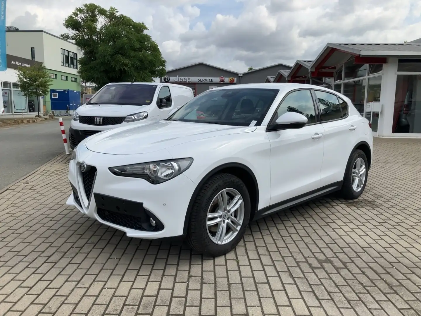 Alfa Romeo Stelvio 2.2 Diesel Comfort Automatik  Klima*PDC Blanc - 2