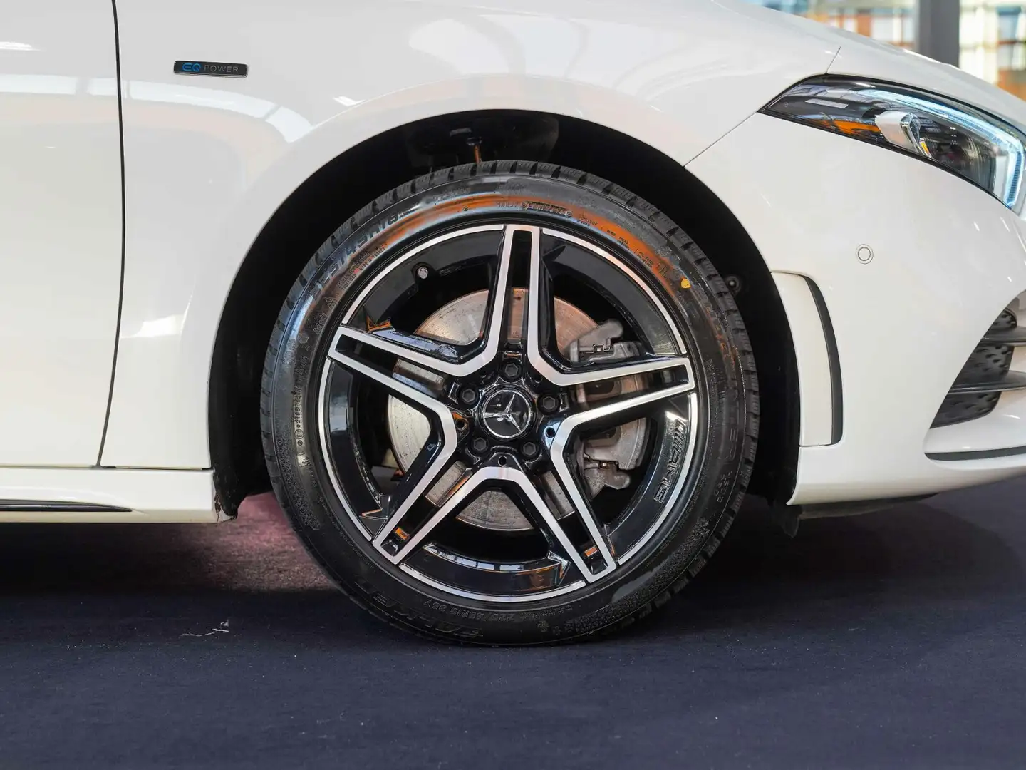 Mercedes-Benz A 250 A 250 e AMG Line Night Burmester CarPlay Panoram Weiß - 2