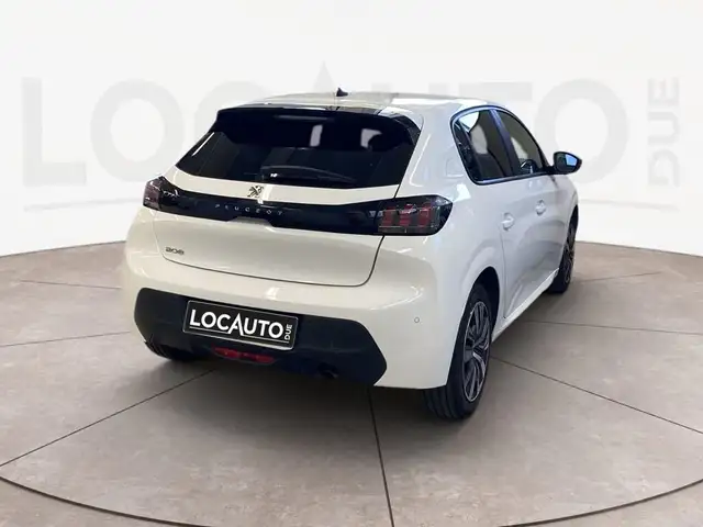 Peugeot 208 view 4
