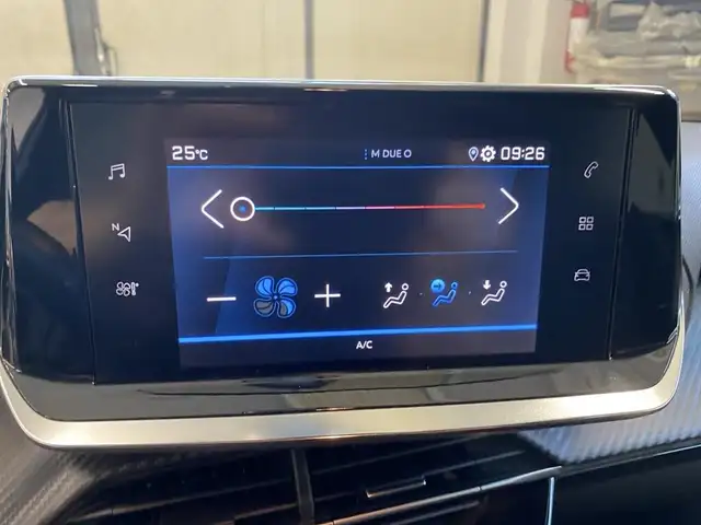 Peugeot 208 view 10