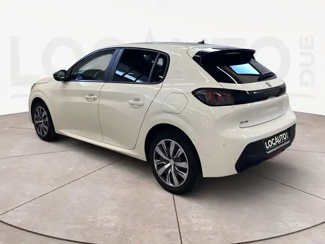 Peugeot 208 view 5