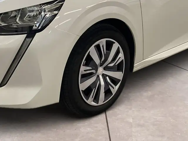 Peugeot 208 view 15