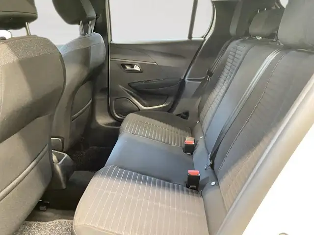 Peugeot 208 view 8