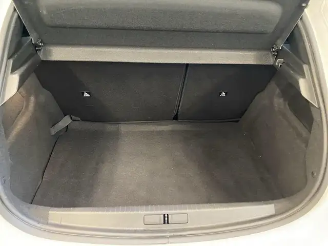 Peugeot 208 view 9