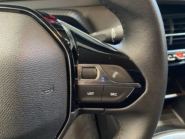 Peugeot 208 view 14