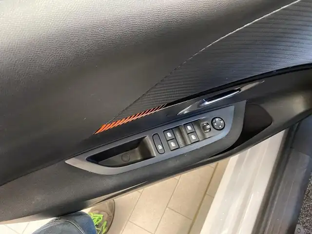 Peugeot 208 view 12