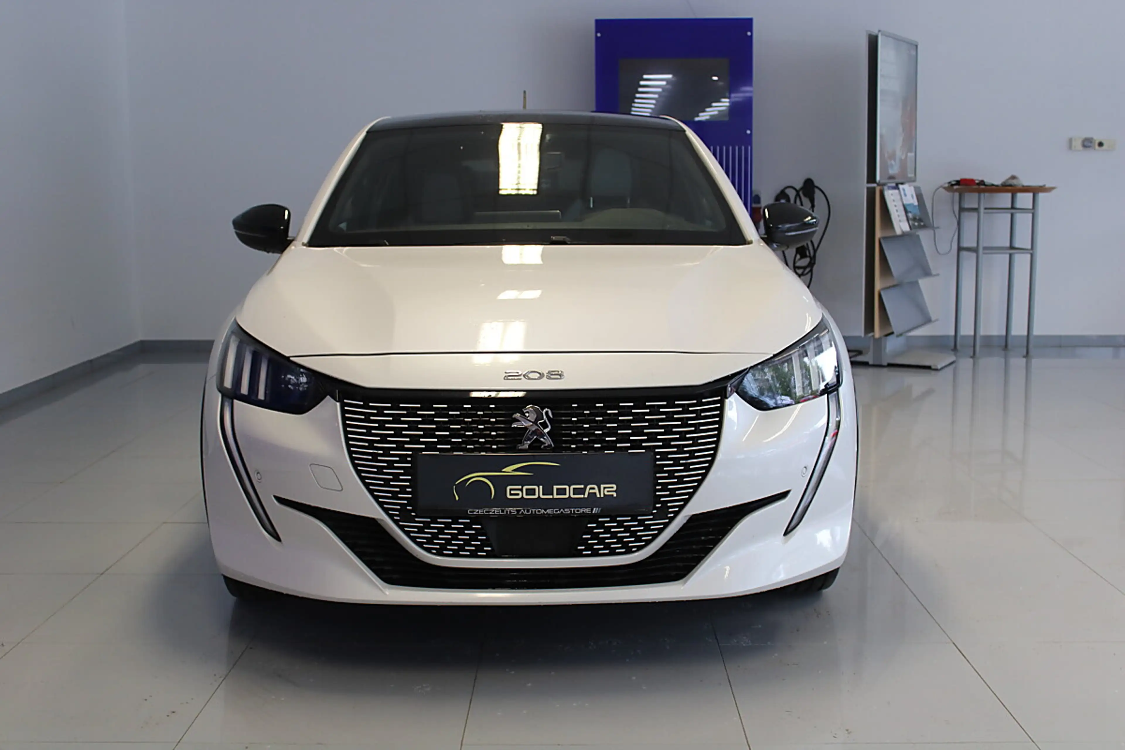 Peugeot e-208 50kWh GT Pack — photo 9