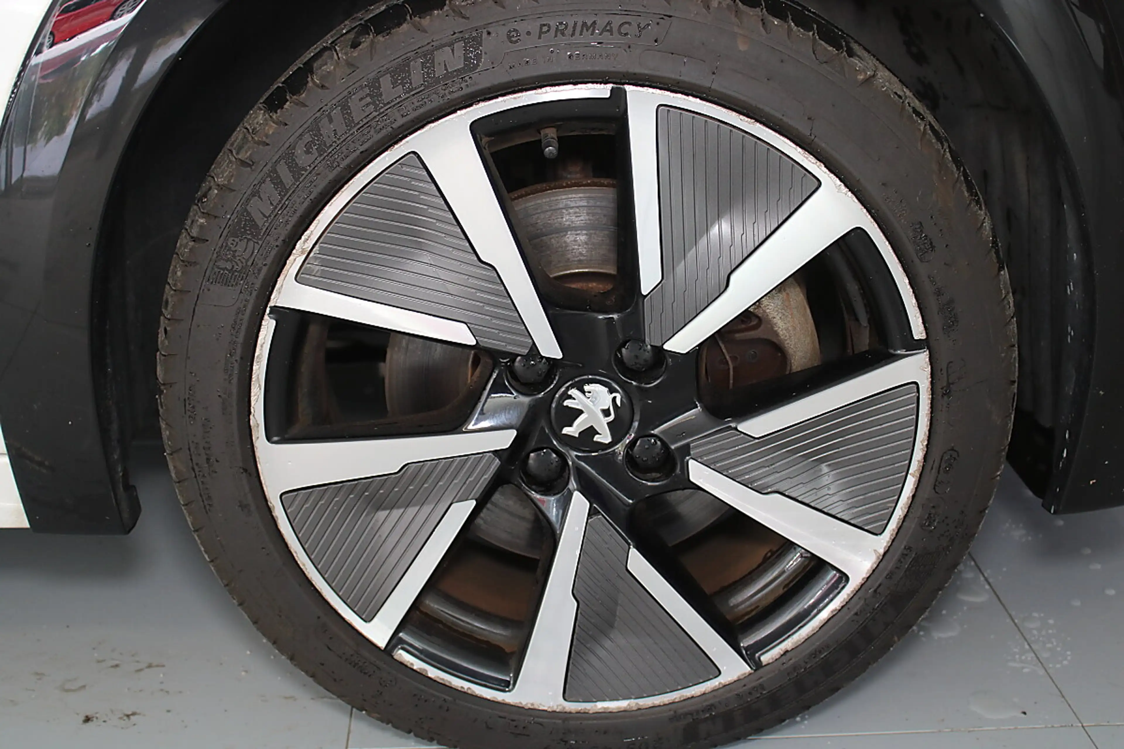 Peugeot e-208 50kWh GT Pack — photo 10