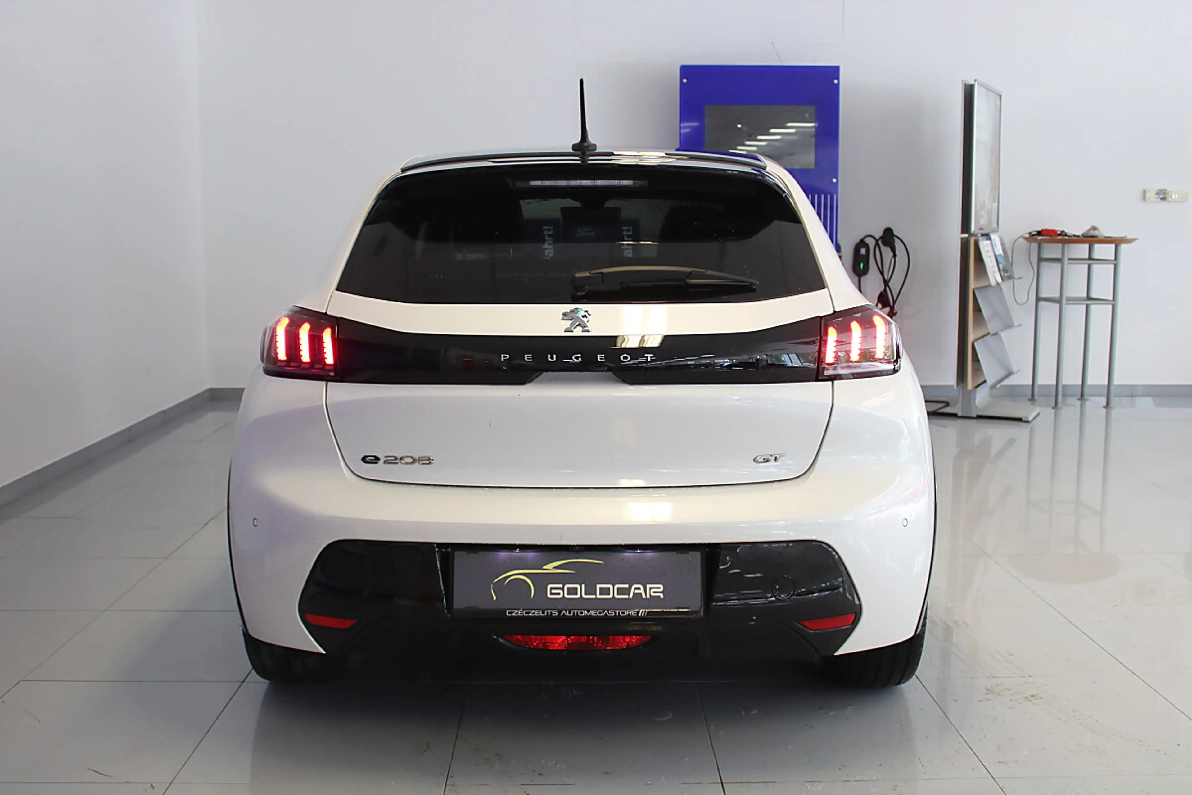 Peugeot e-208 50kWh GT Pack — photo 8