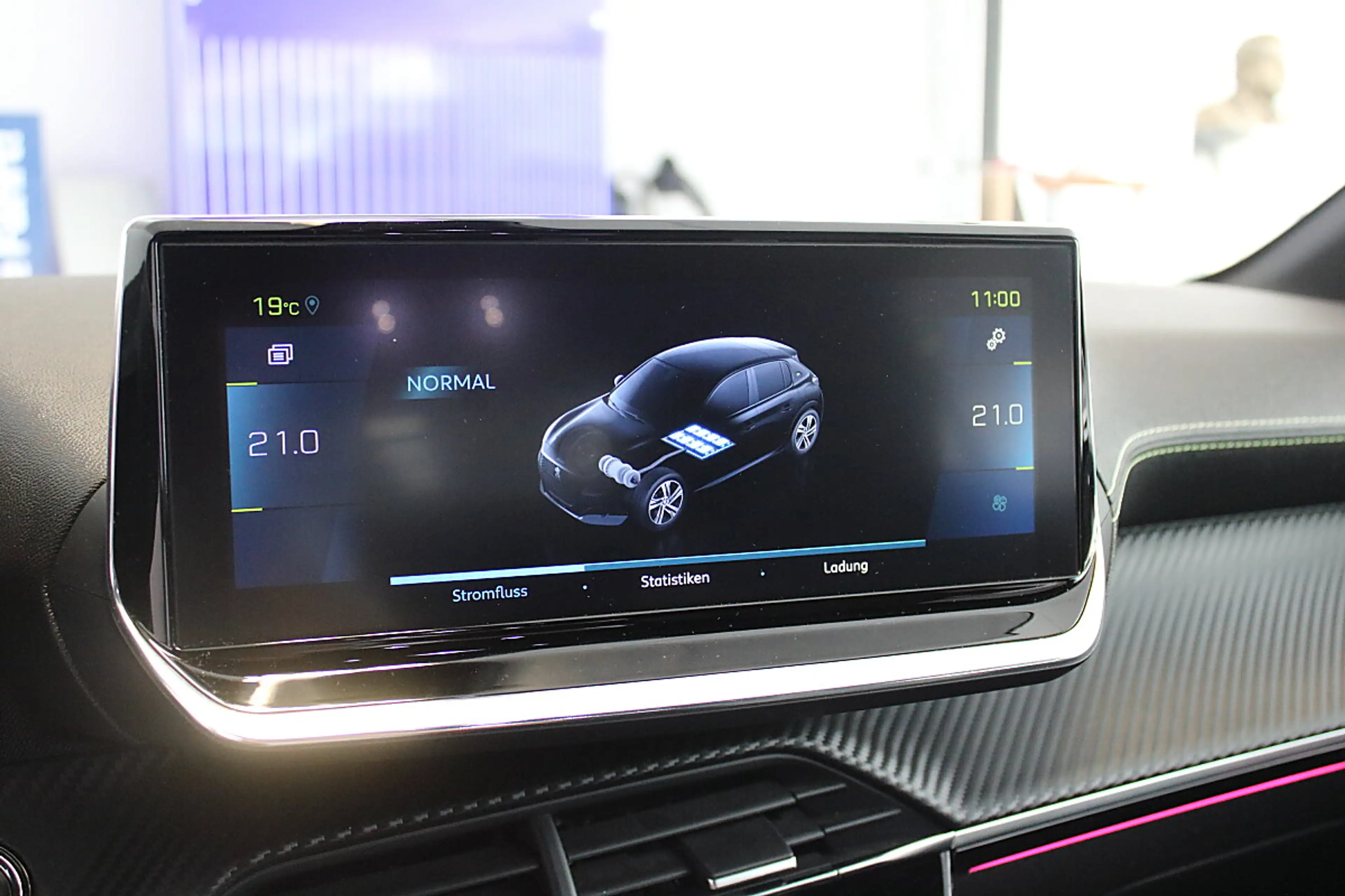 Peugeot e-208 50kWh GT Pack — photo 14