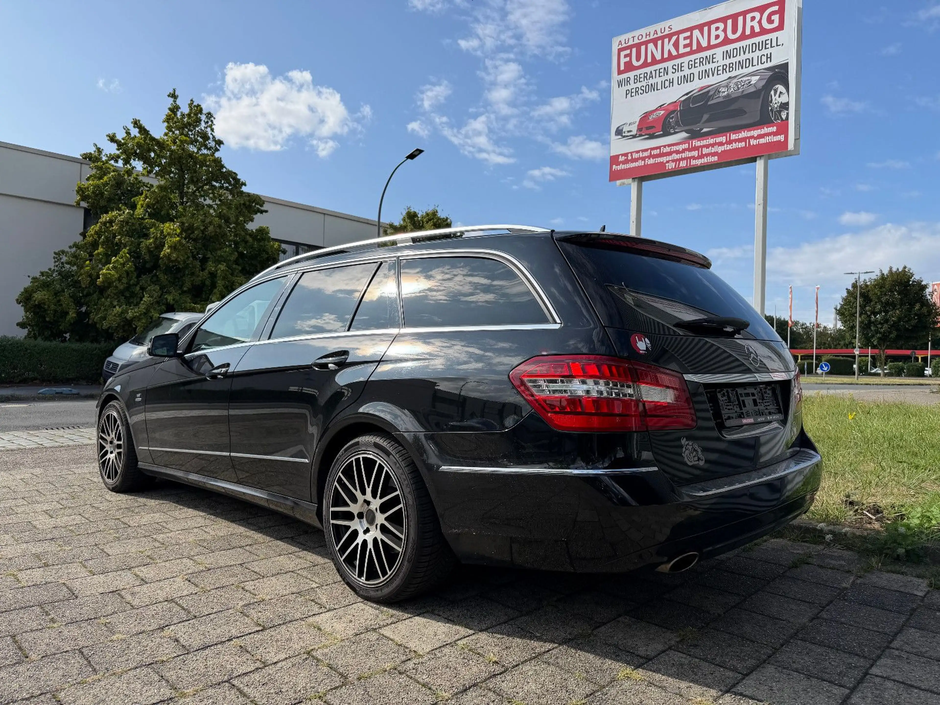 Mercedes-Benz E 350 CGI BlueEff. AUT/NAVI/LEDER/XENON/STHZ/PDC — photo 6