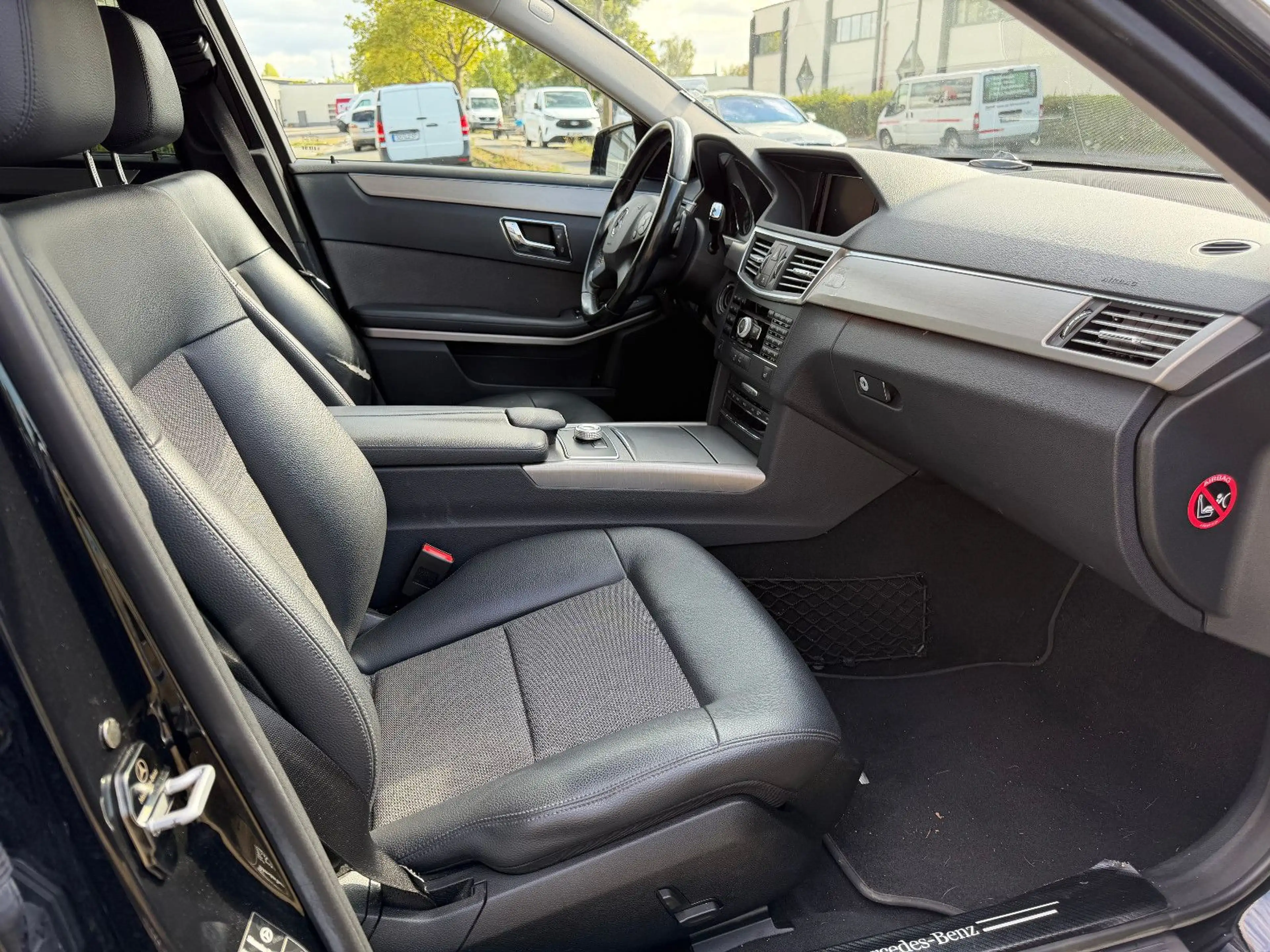 Mercedes-Benz E 350 CGI BlueEff. AUT/NAVI/LEDER/XENON/STHZ/PDC — photo 9