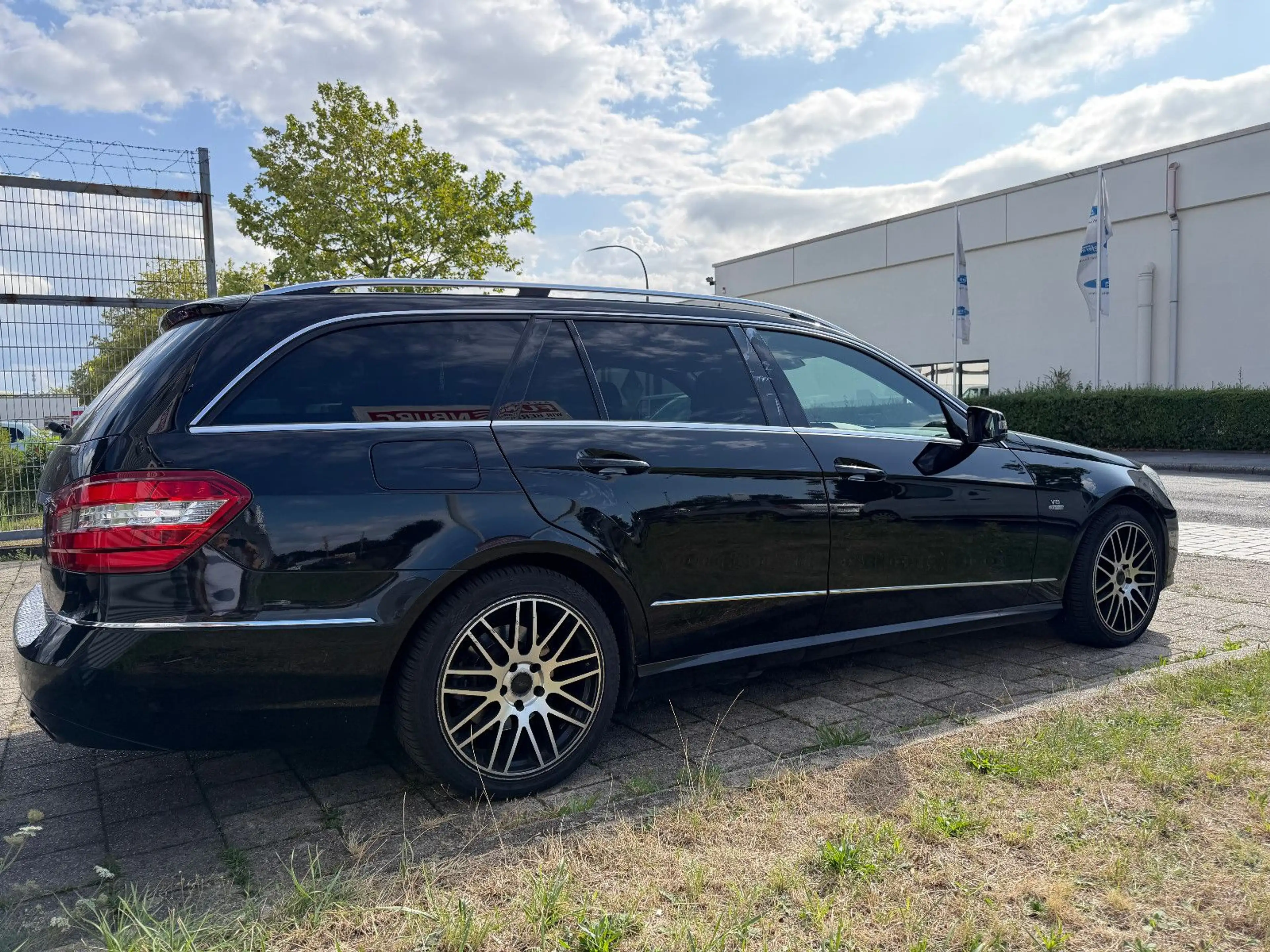 Mercedes-Benz E 350 CGI BlueEff. AUT/NAVI/LEDER/XENON/STHZ/PDC — photo 7