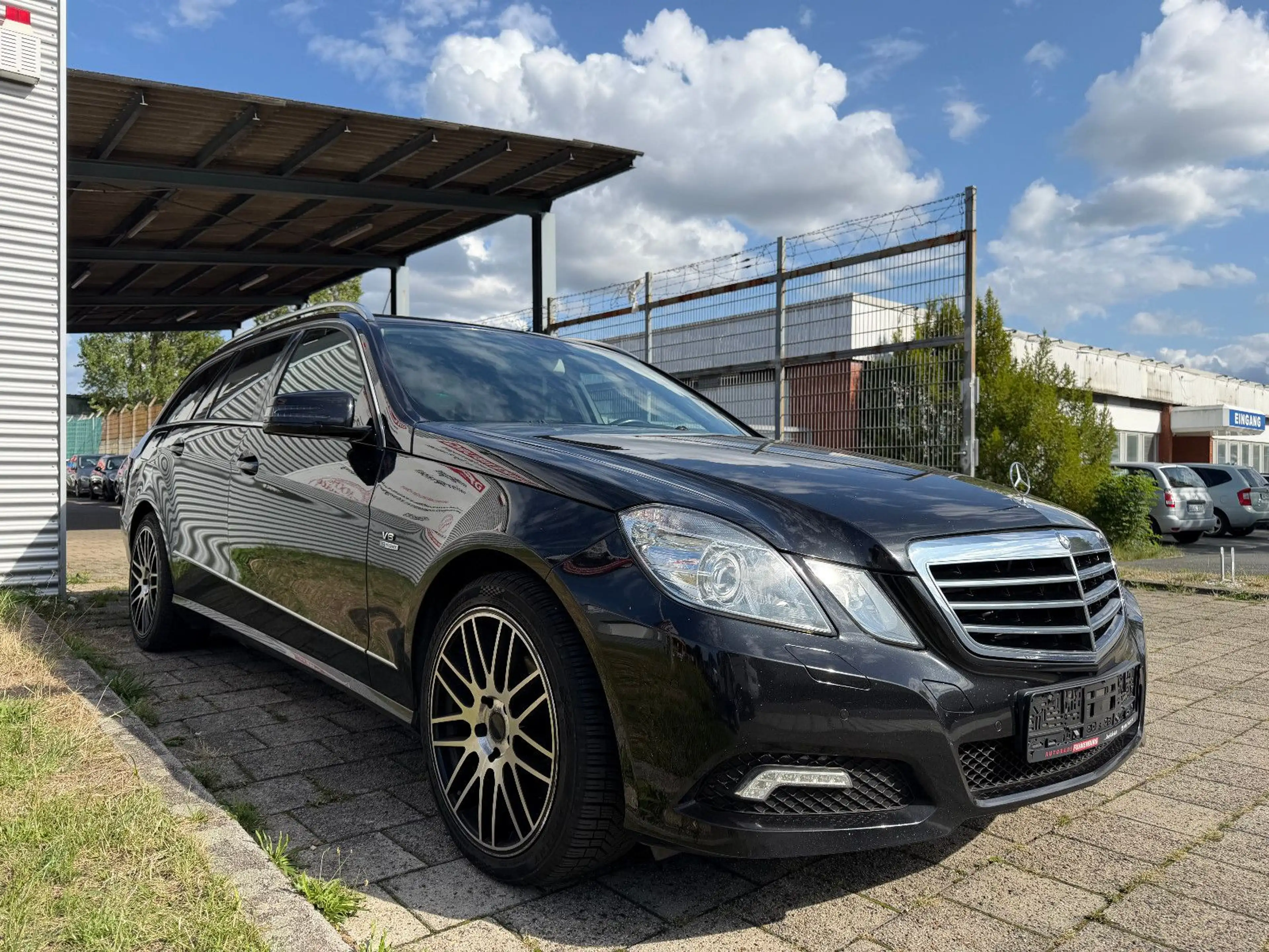 Mercedes-Benz E 350 CGI BlueEff. AUT/NAVI/LEDER/XENON/STHZ/PDC — photo 2