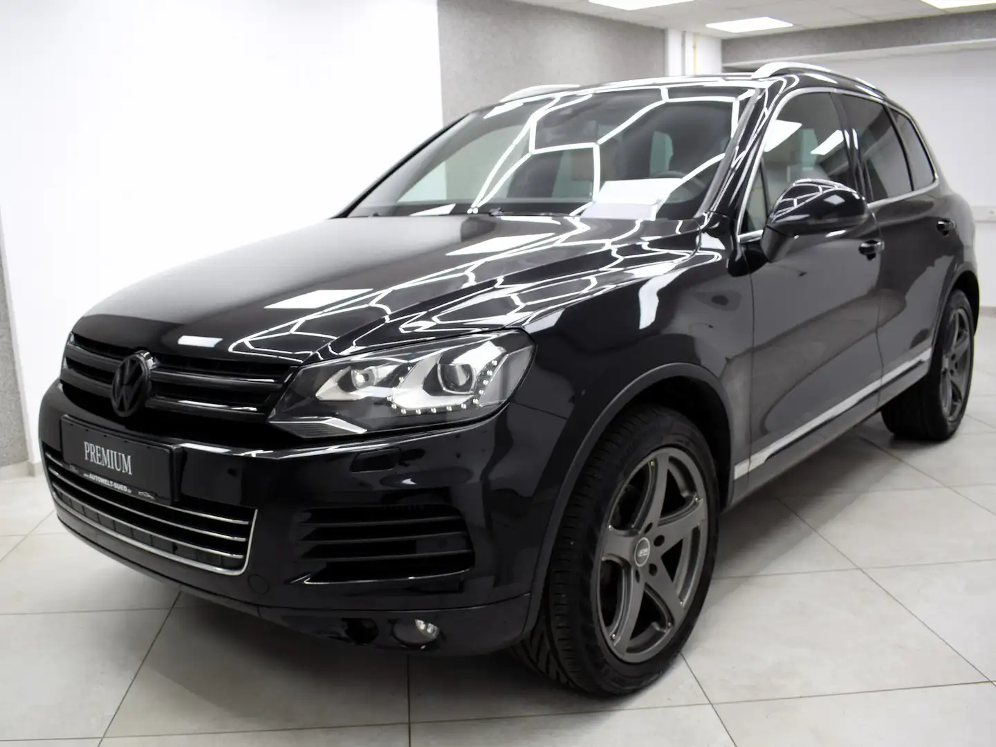 Volkswagen Touareg 3.0 TDI 4M Exclusive Navi RCam BiColor Design Schwarz - 2