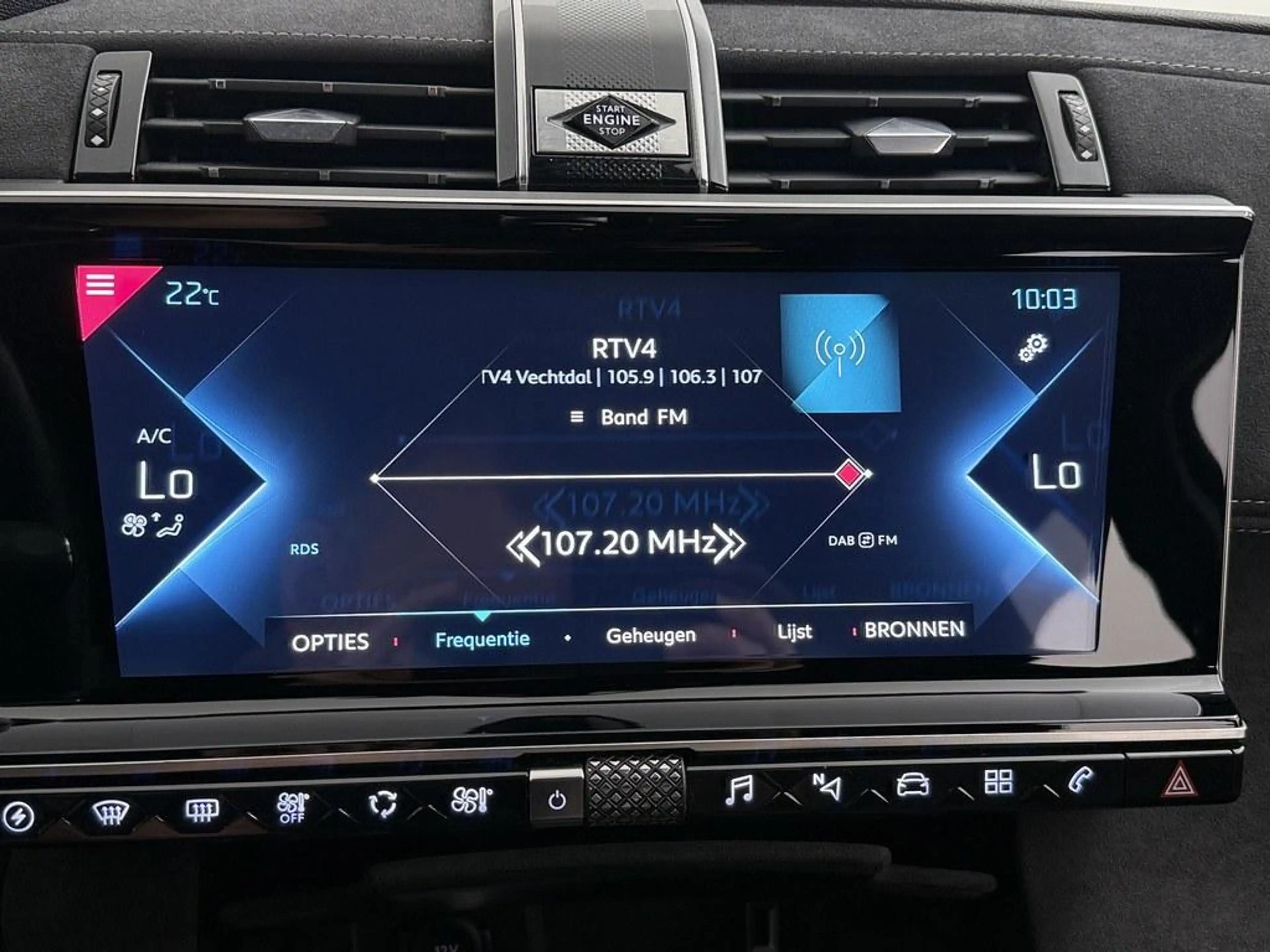 DS Automobiles DS 7 Crossback Plug-in Hybrid 225pk Performance Line Alcantara/ N — photo 12