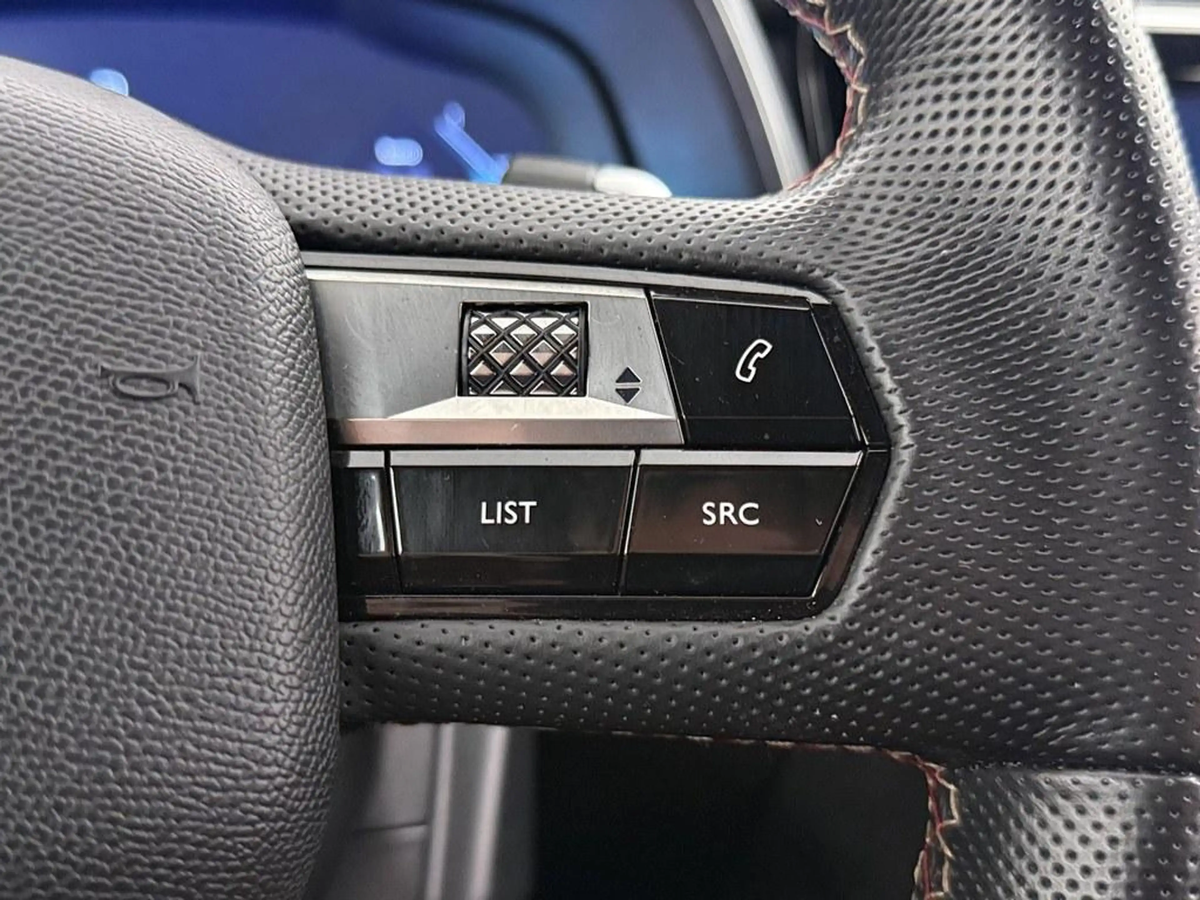 DS Automobiles DS 7 Crossback Plug-in Hybrid 225pk Performance Line Alcantara/ N — photo 8