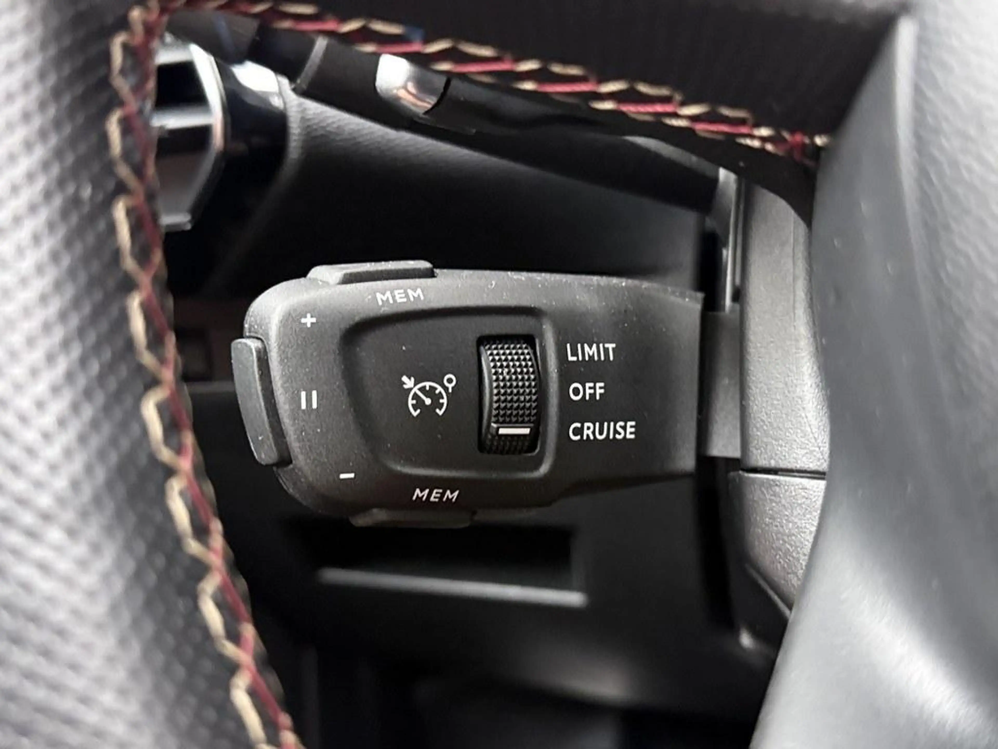 DS Automobiles DS 7 Crossback Plug-in Hybrid 225pk Performance Line Alcantara/ N — photo 9