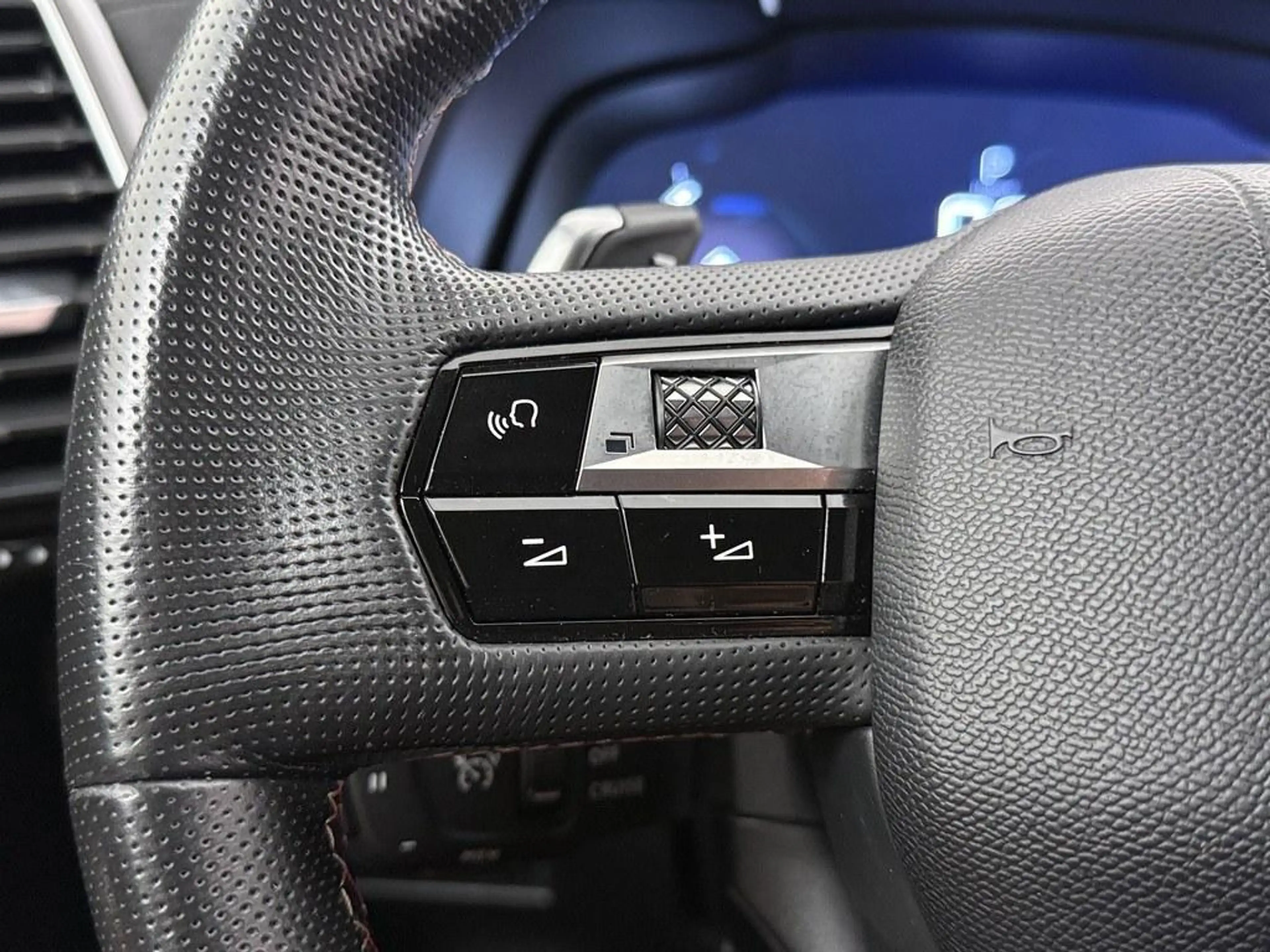 DS Automobiles DS 7 Crossback Plug-in Hybrid 225pk Performance Line Alcantara/ N — photo 7