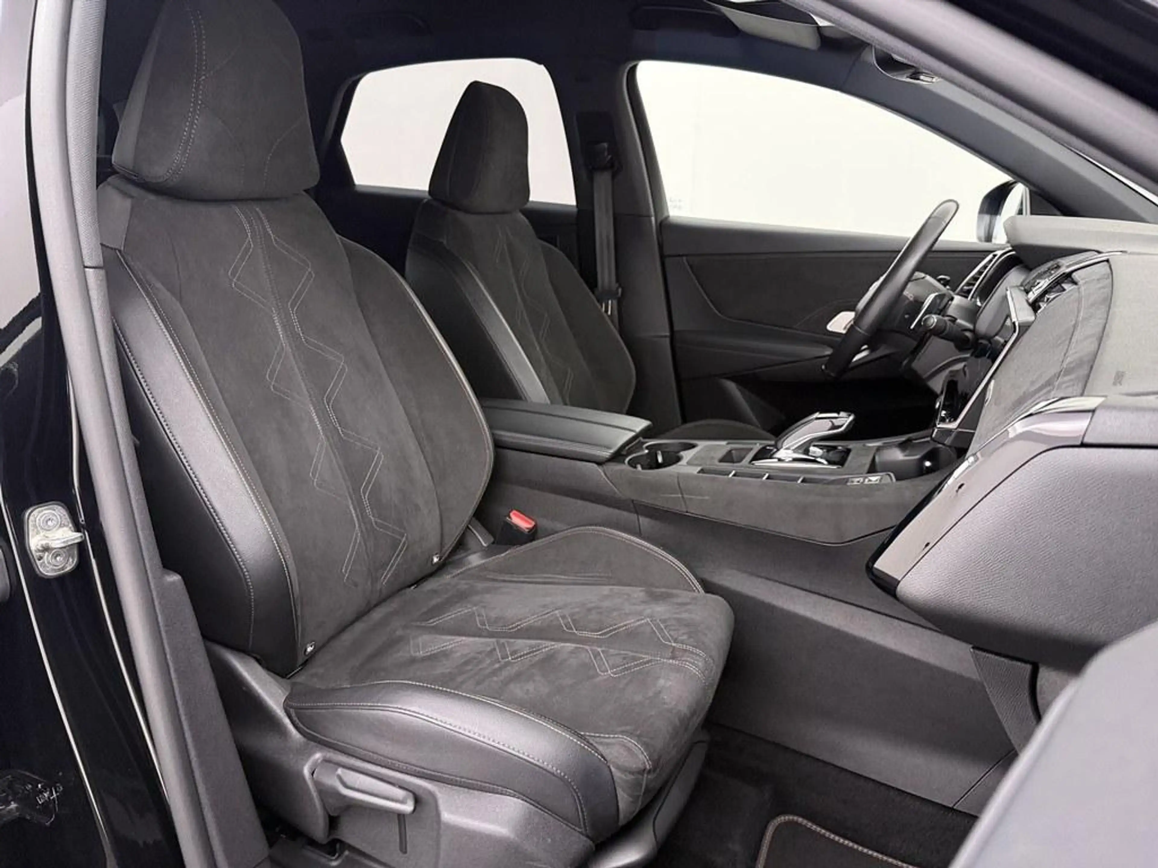 DS Automobiles DS 7 Crossback Plug-in Hybrid 225pk Performance Line Alcantara/ N — photo 4