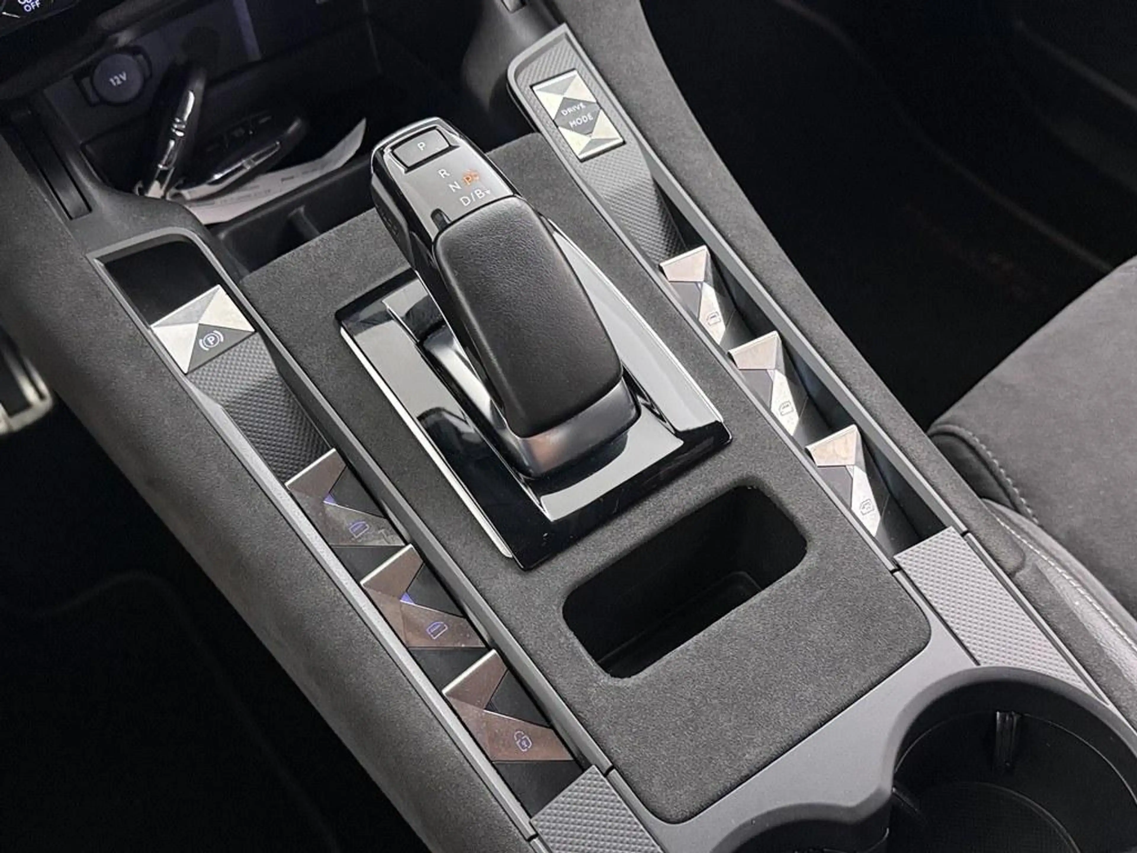 DS Automobiles DS 7 Crossback Plug-in Hybrid 225pk Performance Line Alcantara/ N — photo 5