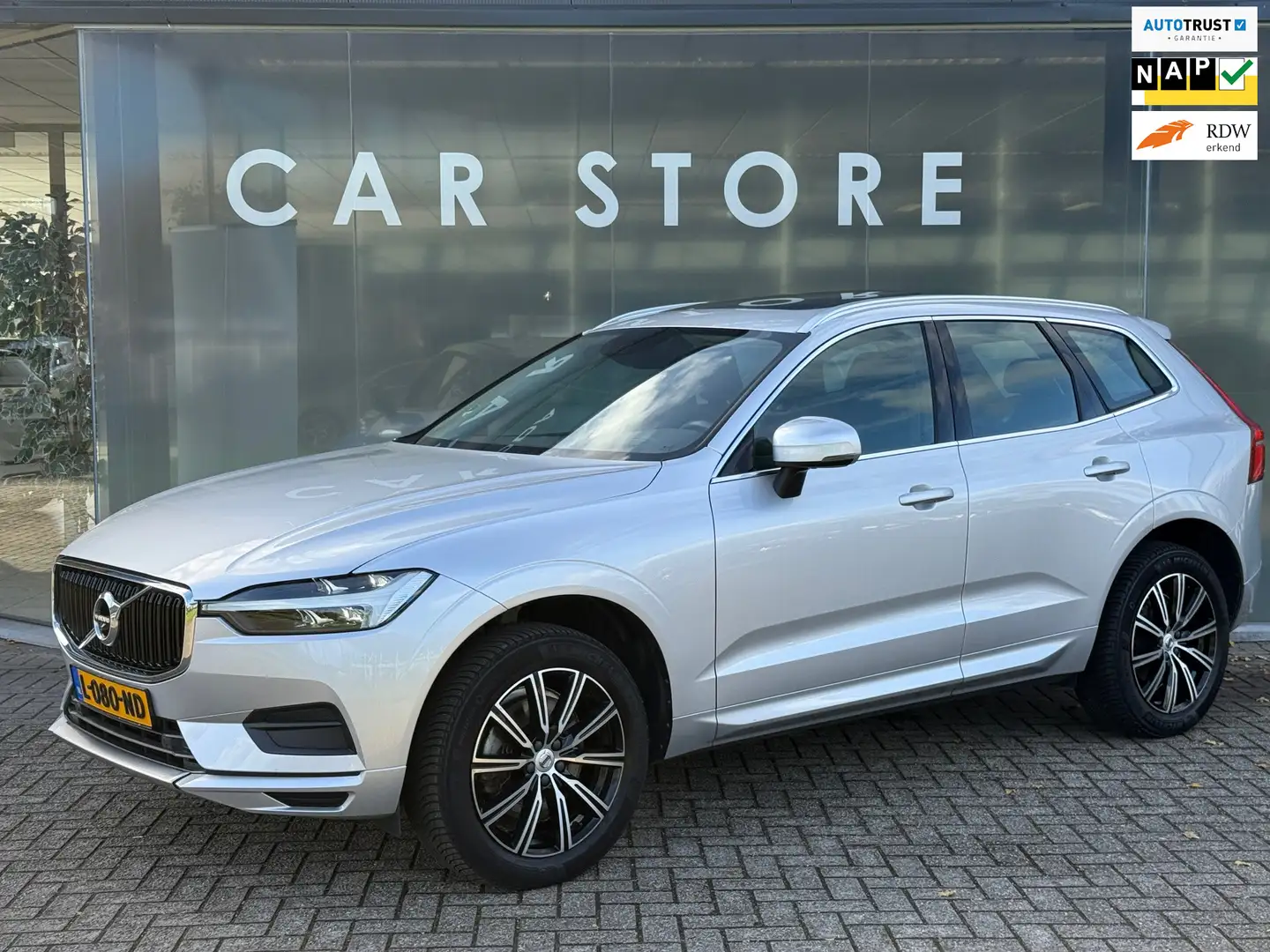 Volvo XC60 2.0 B5 Exclusive Pano|H&K|Adap Cruise|HuD|360cam Grijs - 1