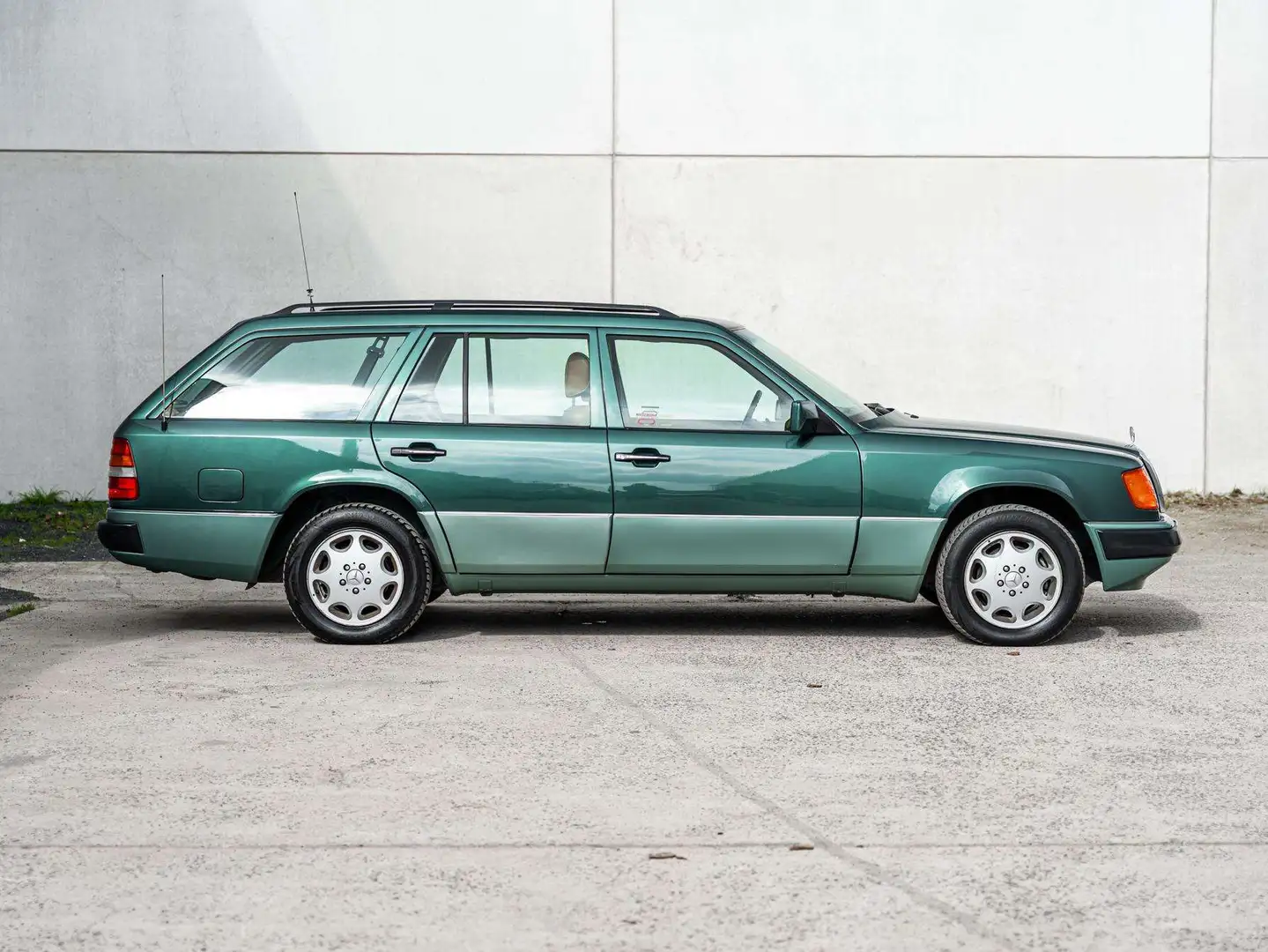 Mercedes-Benz E 300 T 4-MATIC 7 seats Open roof Airco full brown leath Verde - 2